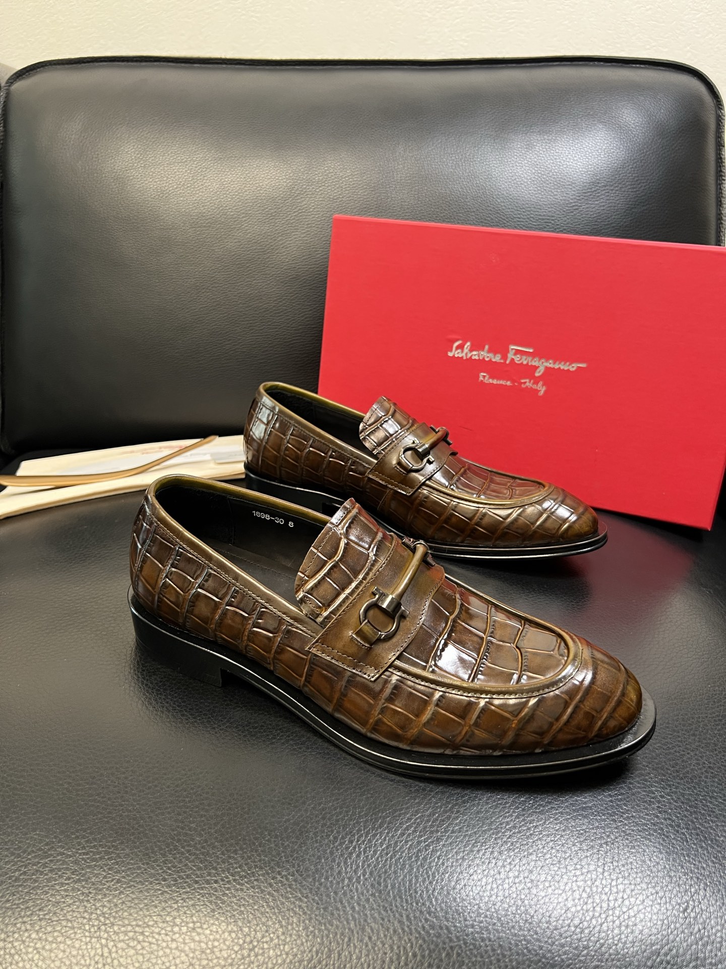 Ferragamo 高品质 顶级工艺品 菲拉格慕 专柜同步发售原厂配置，意大利进口原版牛皮，进口水染牛里