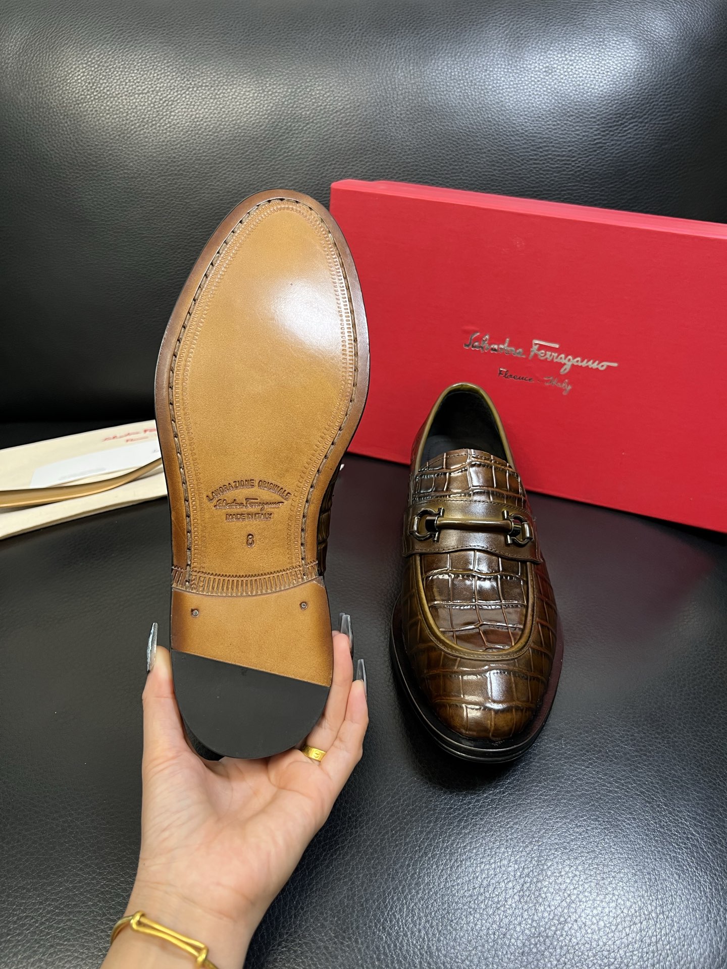 Ferragamo 高品质 顶级工艺品 菲拉格慕 专柜同步发售原厂配置，意大利进口原版牛皮，进口水染牛里