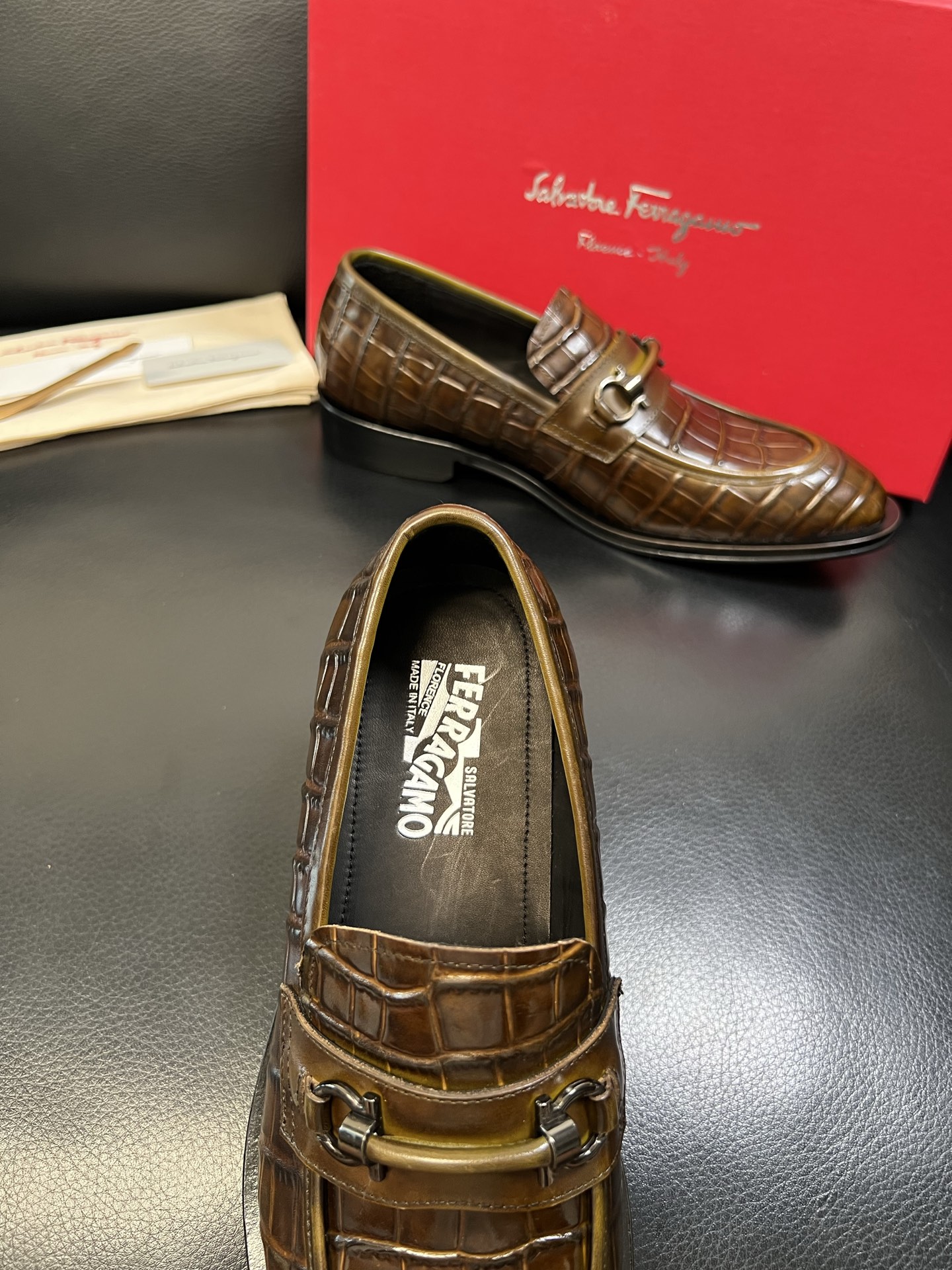 Ferragamo 高品质 顶级工艺品 菲拉格慕 专柜同步发售原厂配置，意大利进口原版牛皮，进口水染牛里