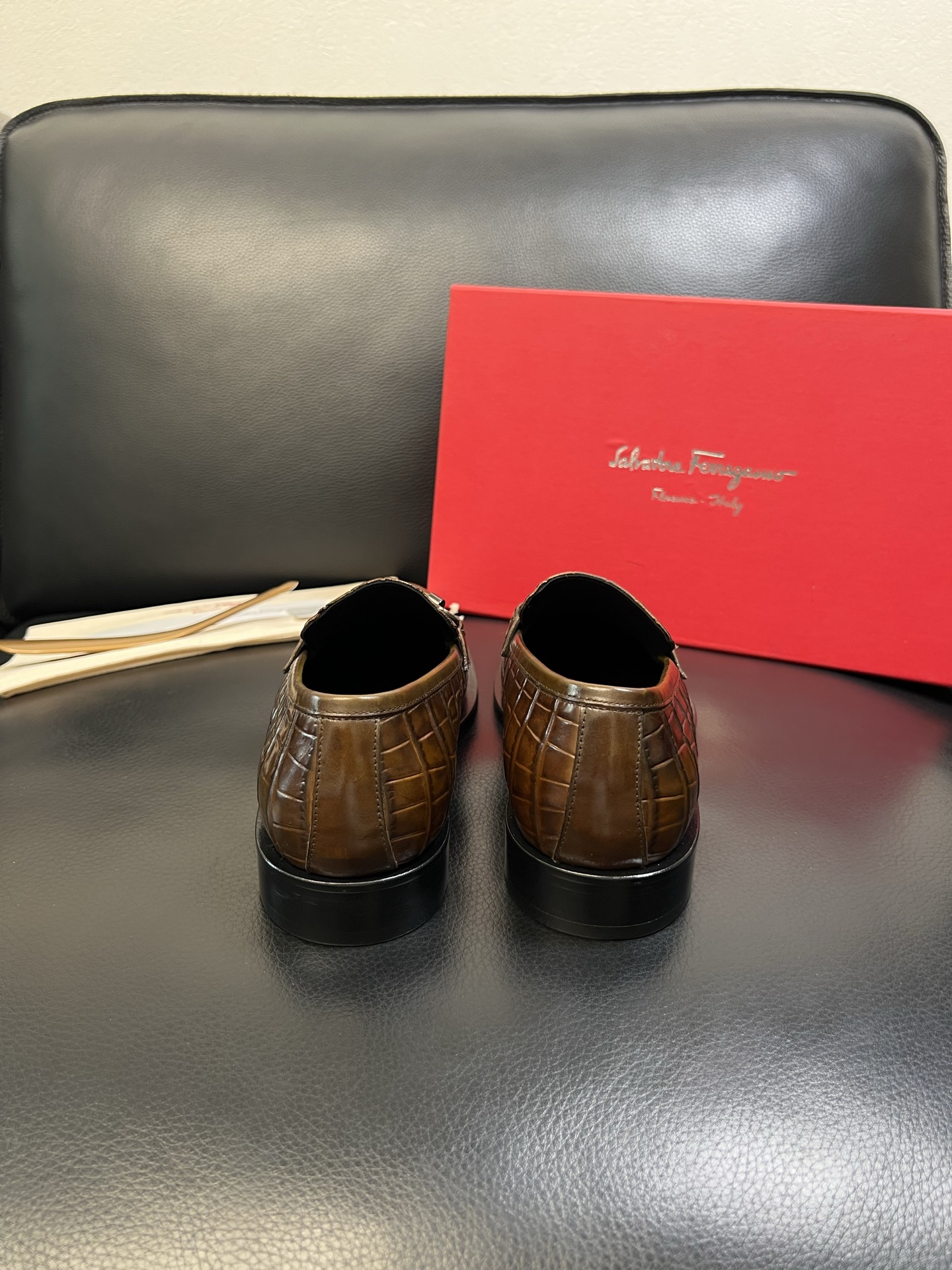 Ferragamo 高品质 顶级工艺品 菲拉格慕 专柜同步发售原厂配置，意大利进口原版牛皮，进口水染牛里