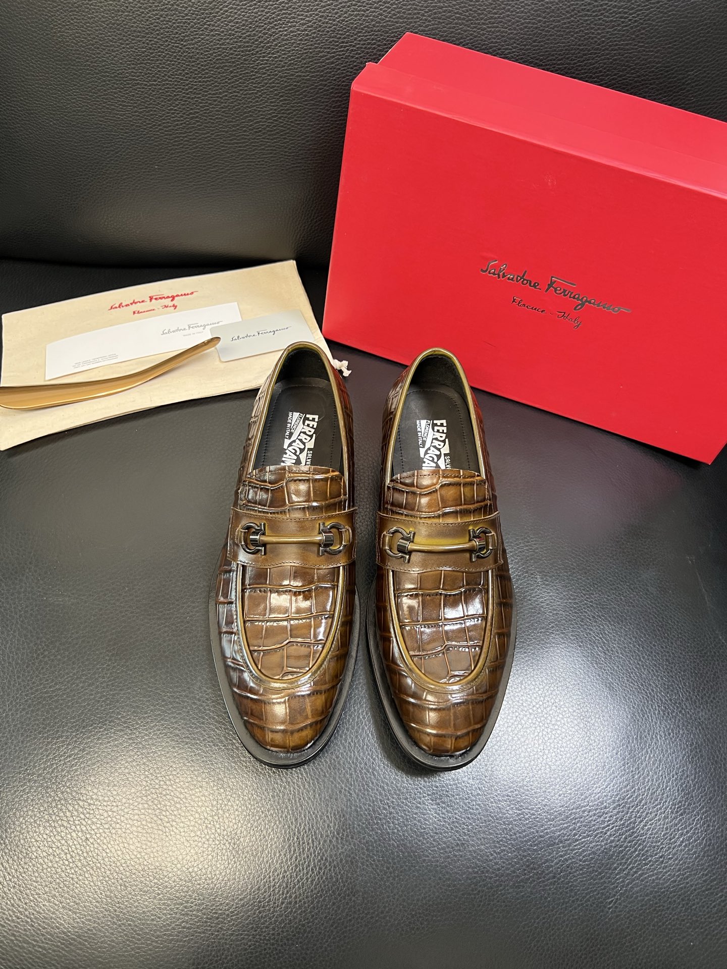 Ferragamo 高品质 顶级工艺品 菲拉格慕 专柜同步发售原厂配置，意大利进口原版牛皮，进口水染牛里