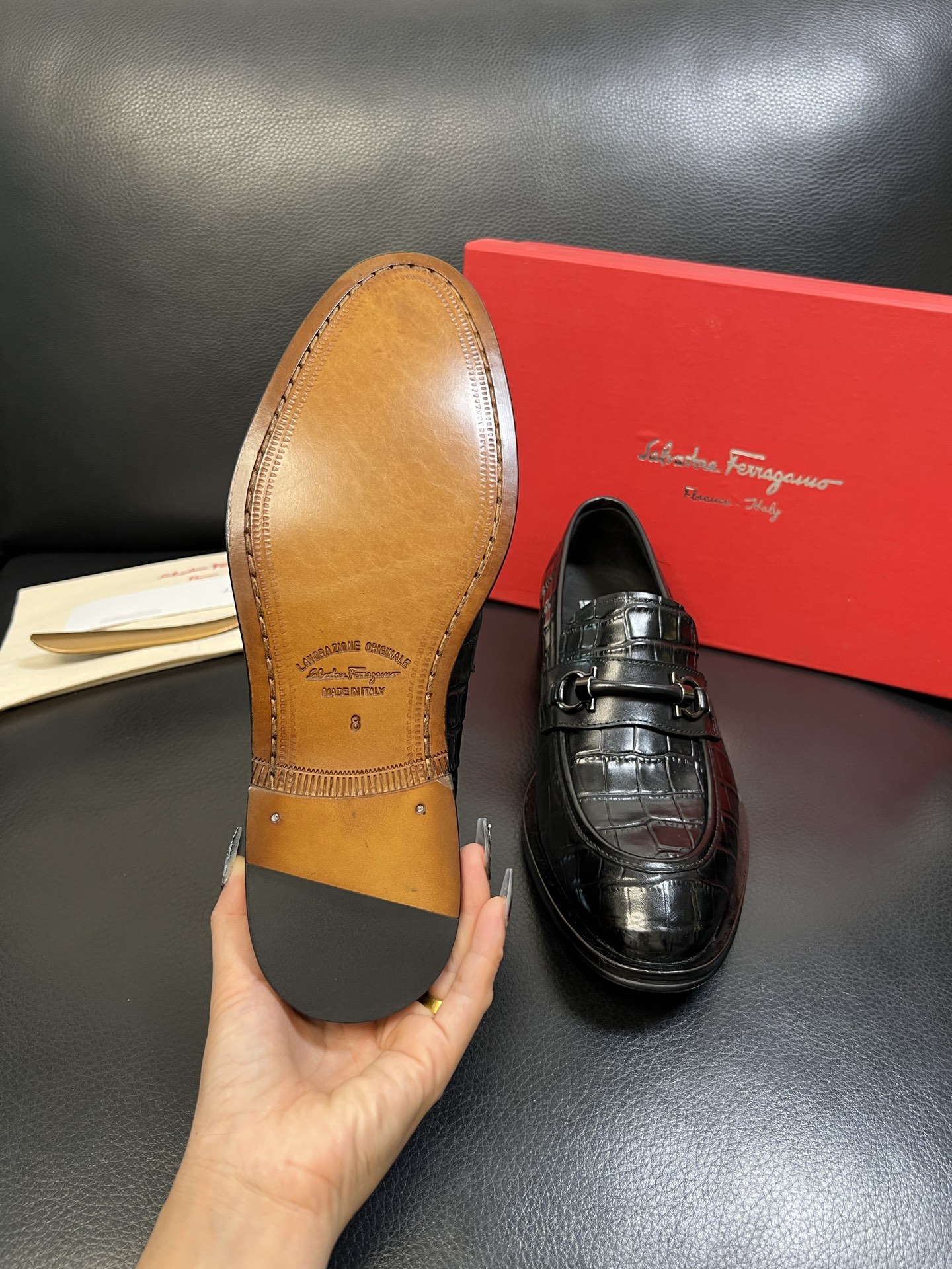 Ferragamo 高品质 顶级工艺品 菲拉格慕 专柜同步发售原厂配置，意大利进口原版牛皮，进口水染牛里