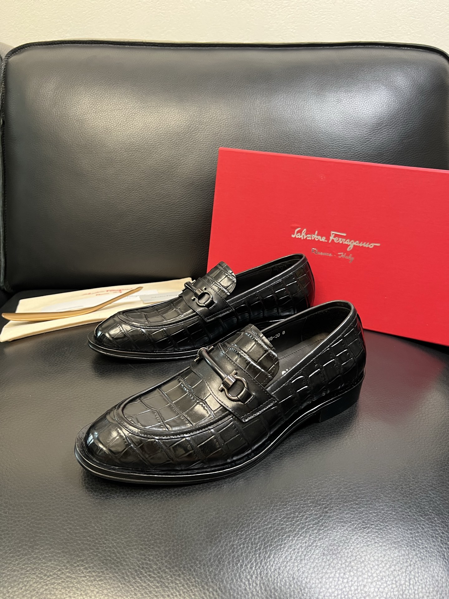 Ferragamo 高品质 顶级工艺品 菲拉格慕 专柜同步发售原厂配置，意大利进口原版牛皮，进口水染牛里