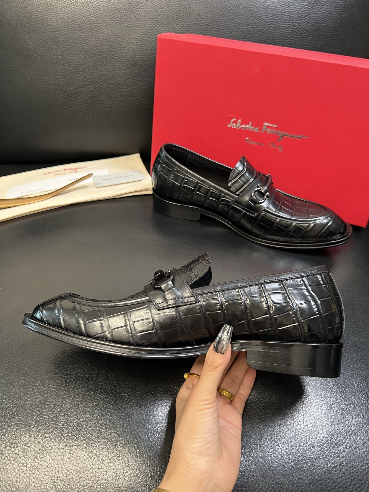 Ferragamo 高品质 顶级工艺品 菲拉格慕 专柜同步发售原厂配置，意大利进口原版牛皮，进口水染牛里