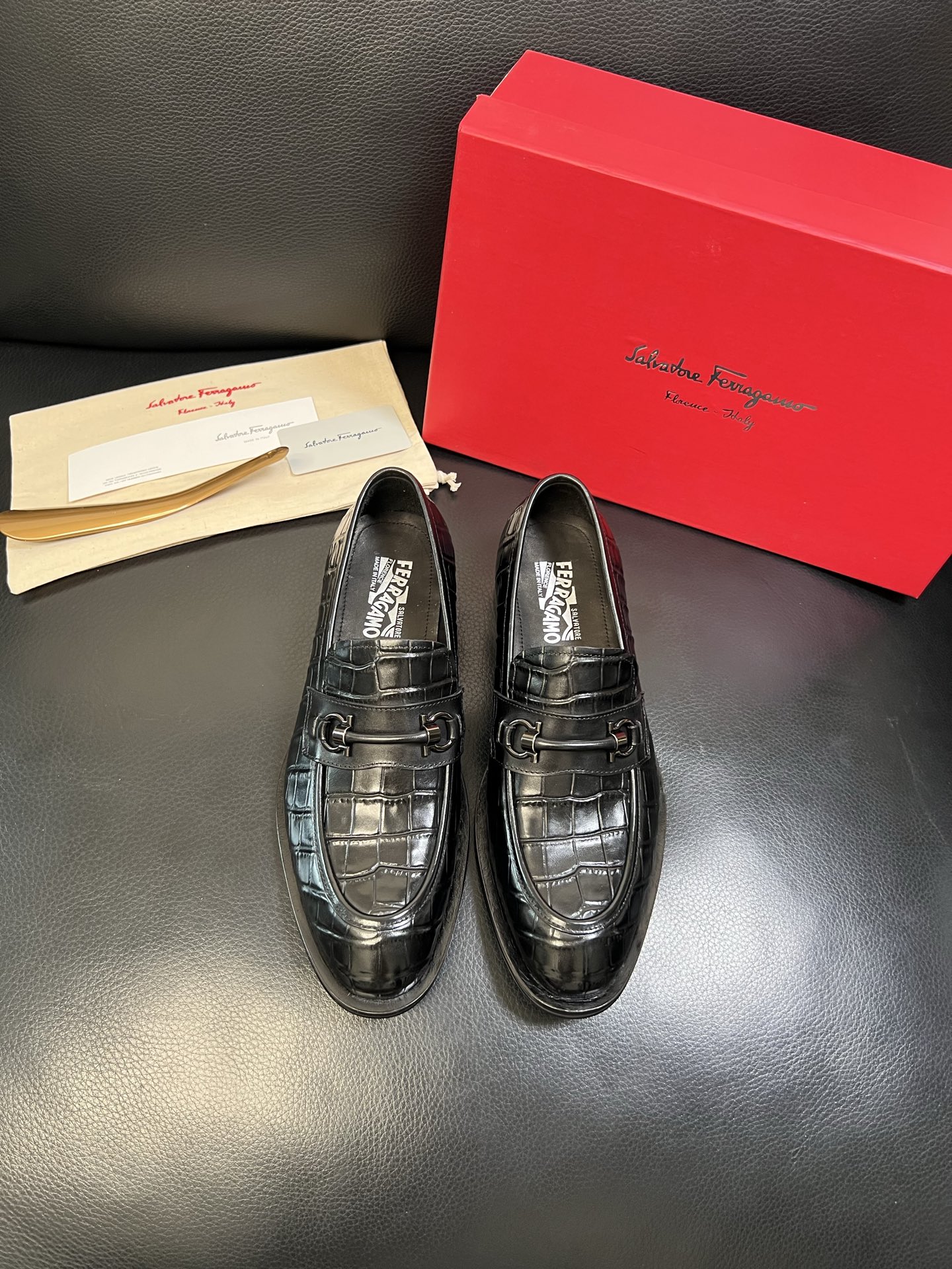 Ferragamo 高品质 顶级工艺品 菲拉格慕 专柜同步发售原厂配置，意大利进口原版牛皮，进口水染牛里