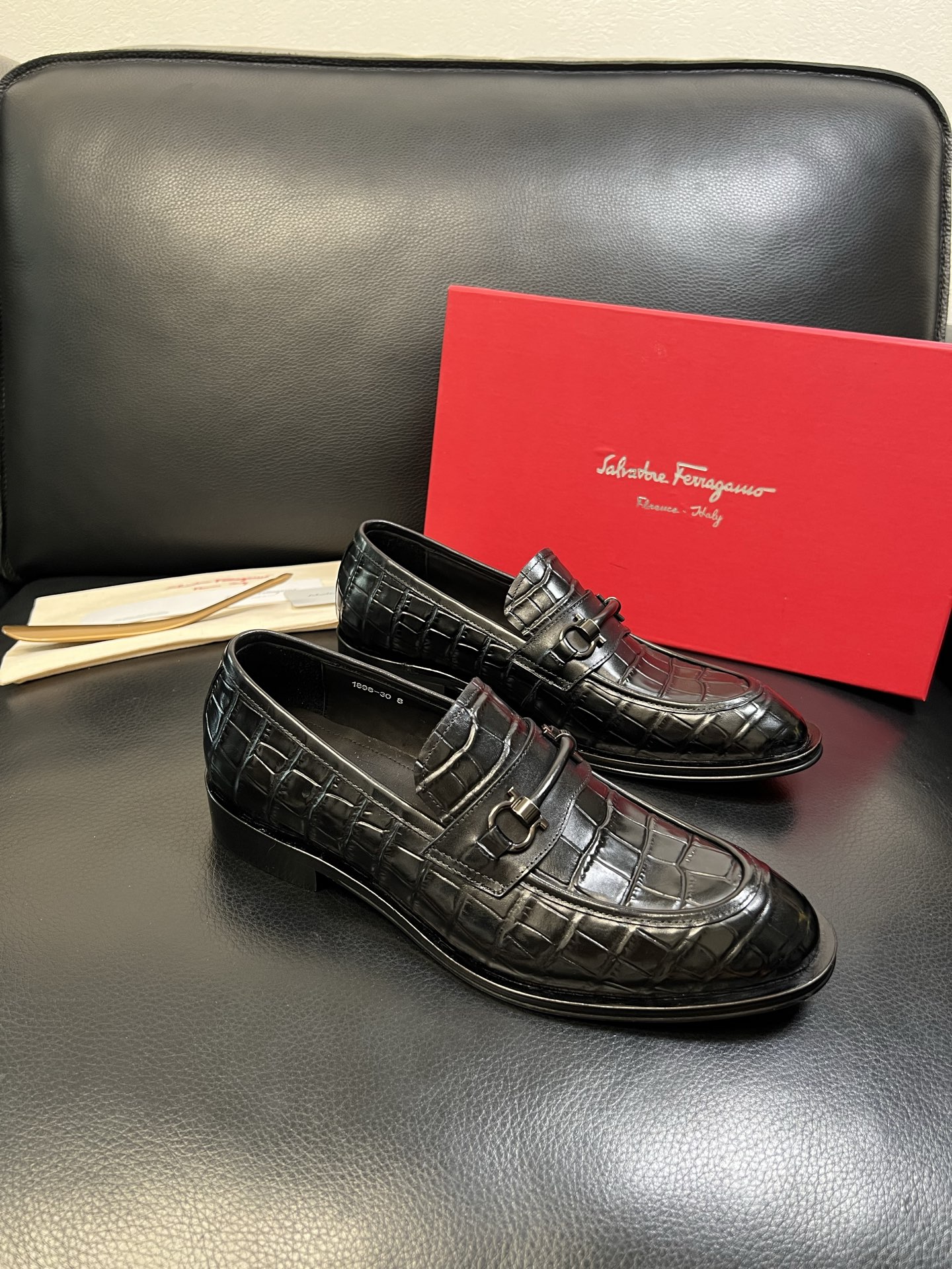 Ferragamo 高品质 顶级工艺品 菲拉格慕 专柜同步发售原厂配置，意大利进口原版牛皮，进口水染牛里