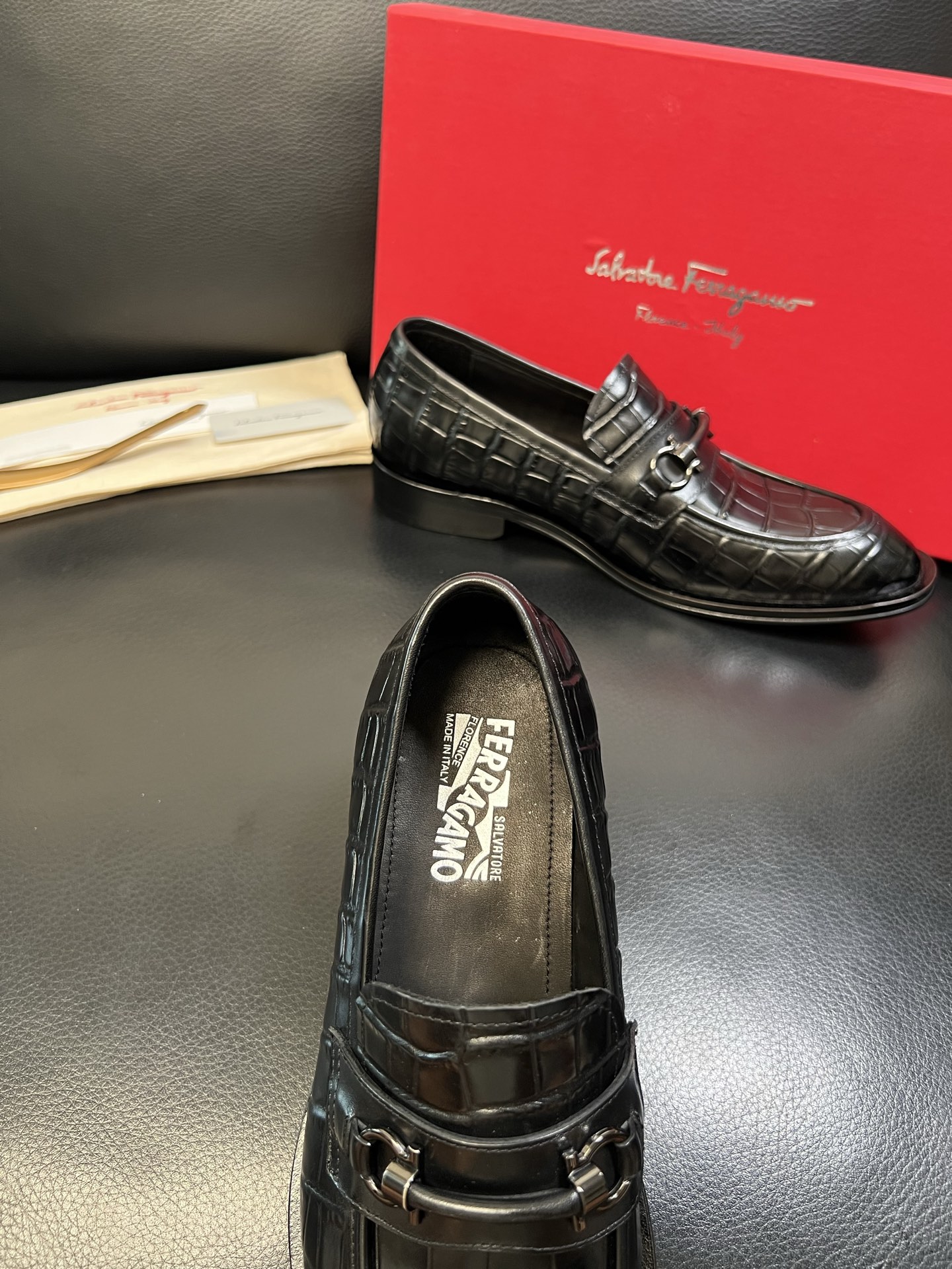 Ferragamo 高品质 顶级工艺品 菲拉格慕 专柜同步发售原厂配置，意大利进口原版牛皮，进口水染牛里