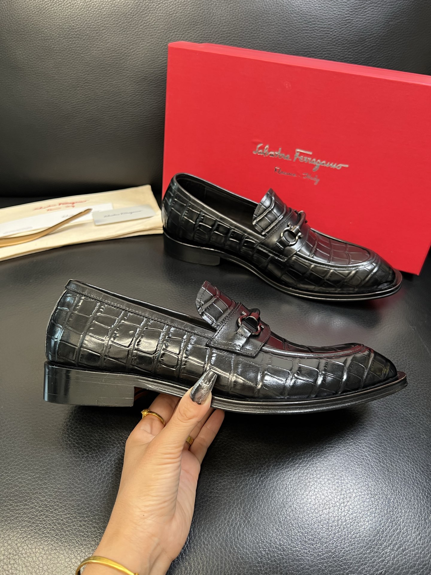 Ferragamo 高品质 顶级工艺品 菲拉格慕 专柜同步发售原厂配置，意大利进口原版牛皮，进口水染牛里