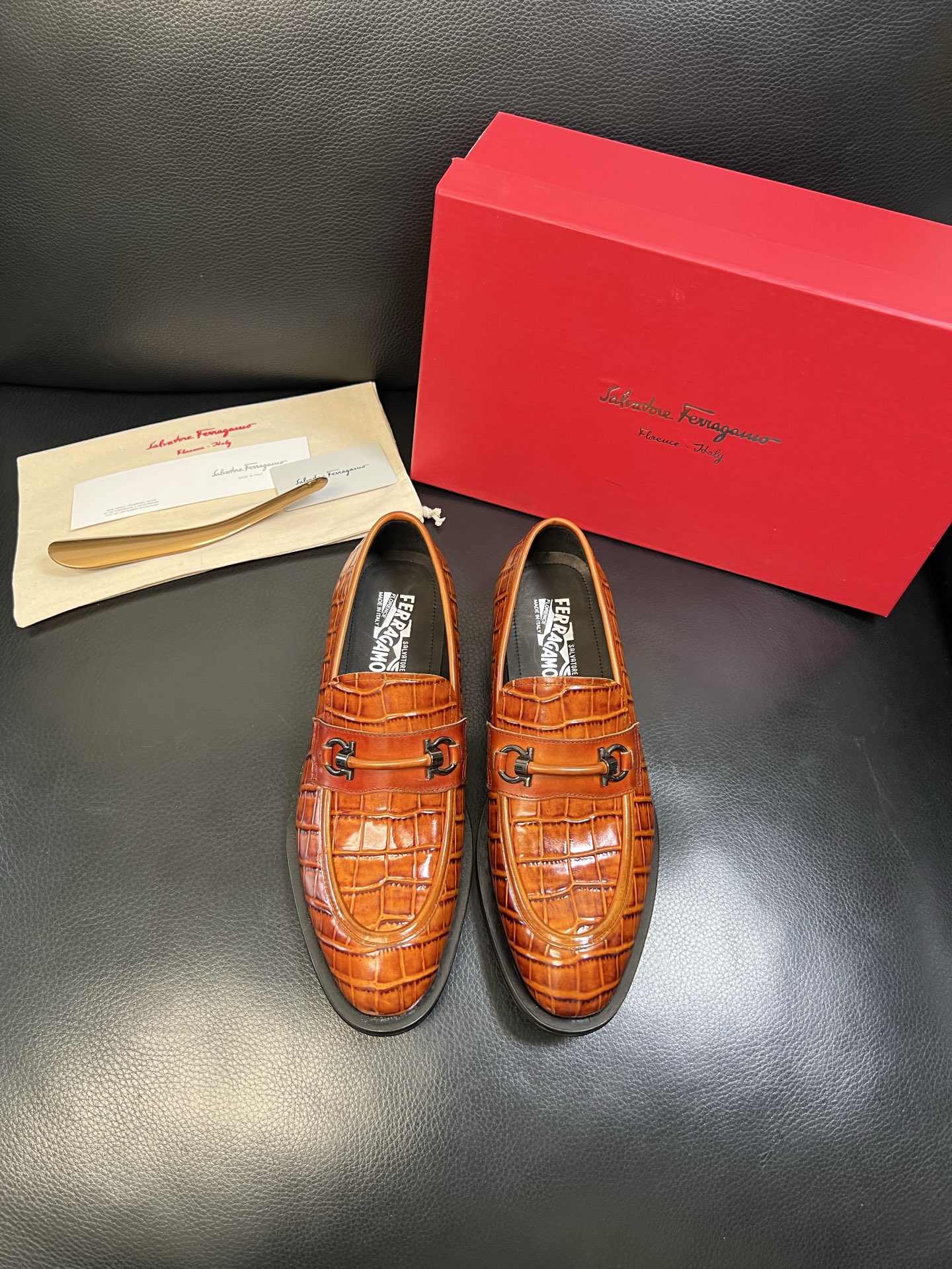 Ferragamo 高品质 顶级工艺品 菲拉格慕 专柜同步发售原厂配置，意大利进口原版牛皮，进口水染牛里