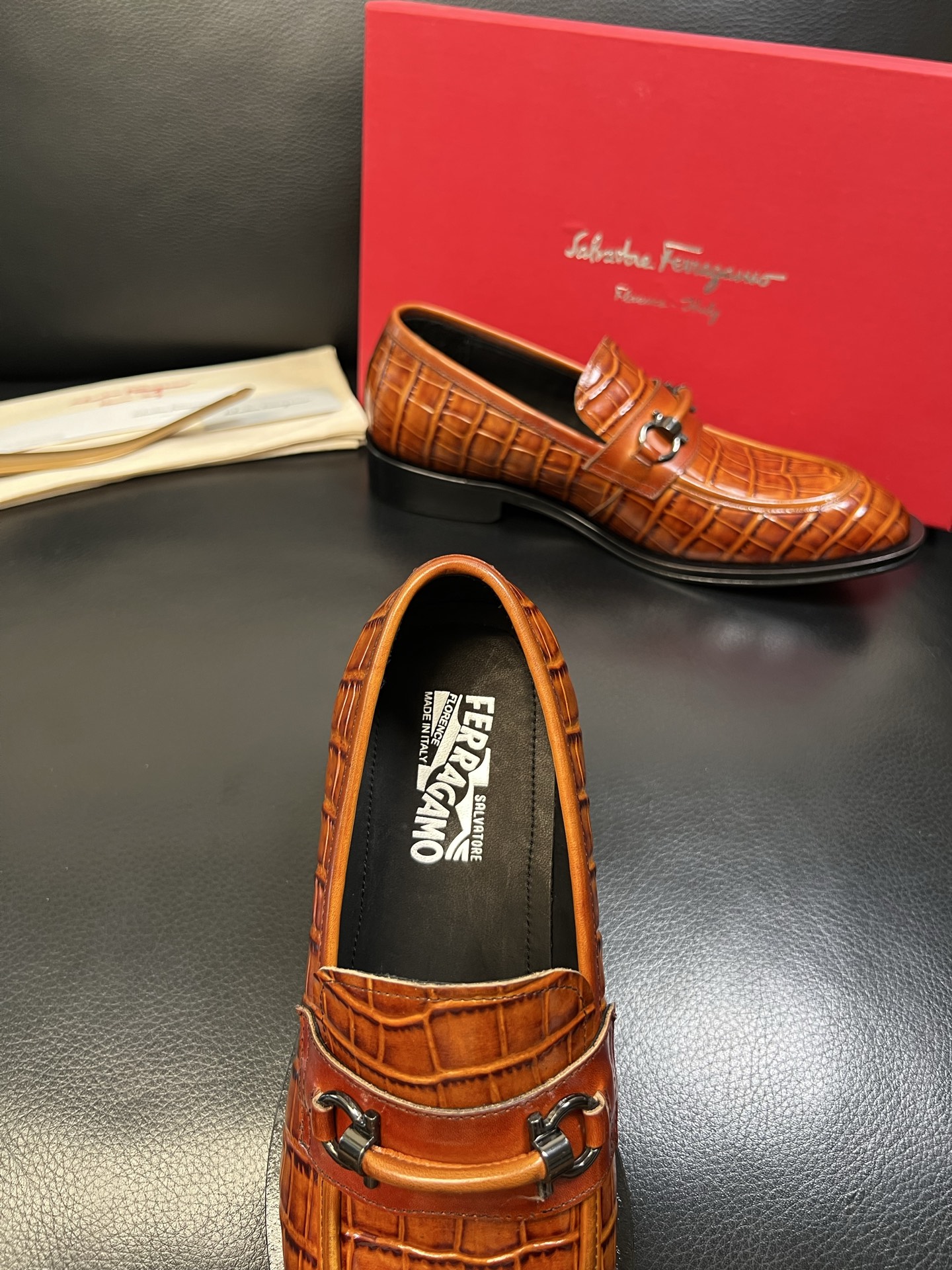 Ferragamo 高品质 顶级工艺品 菲拉格慕 专柜同步发售原厂配置，意大利进口原版牛皮，进口水染牛里