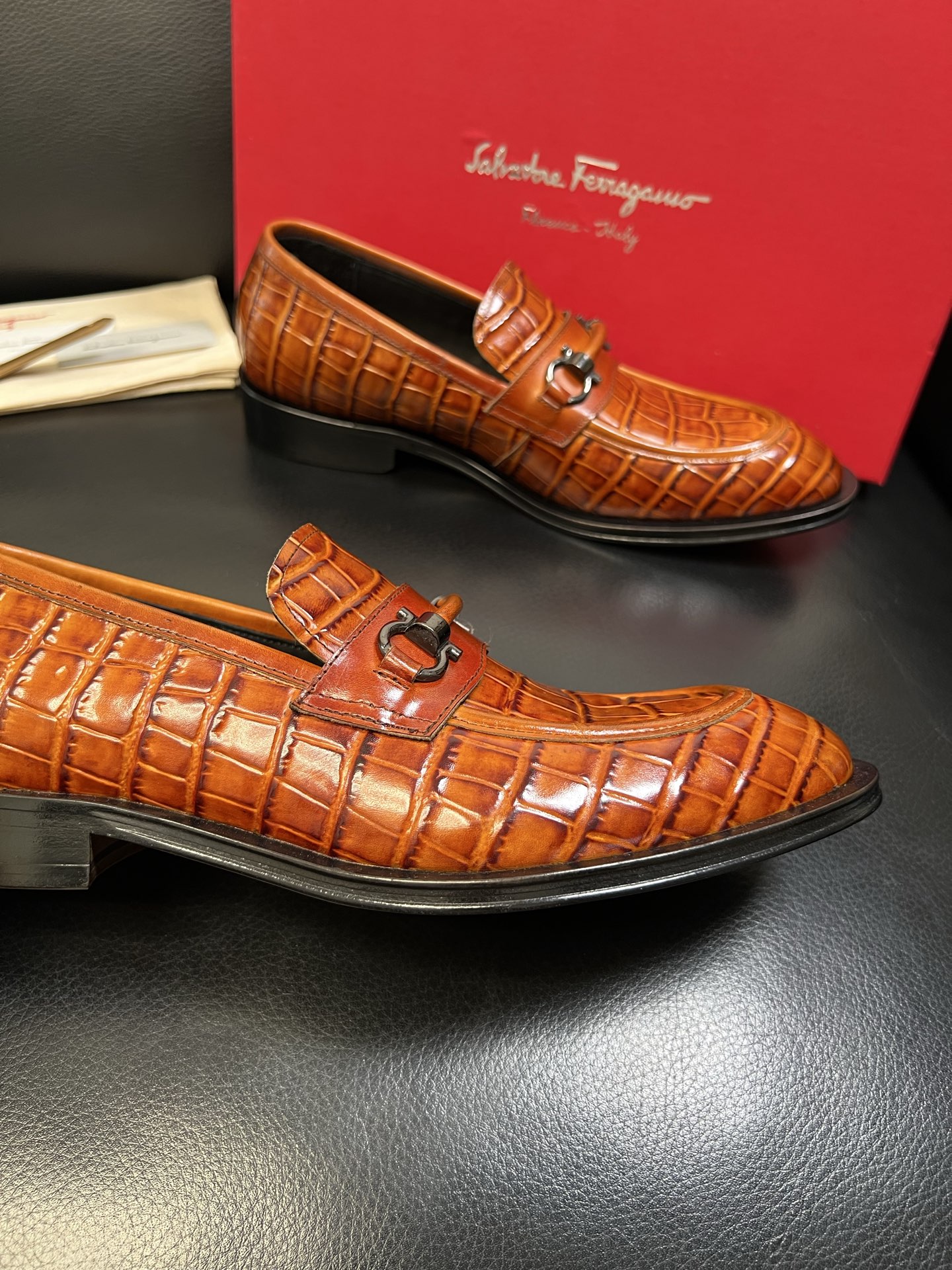 Ferragamo 高品质 顶级工艺品 菲拉格慕 专柜同步发售原厂配置，意大利进口原版牛皮，进口水染牛里