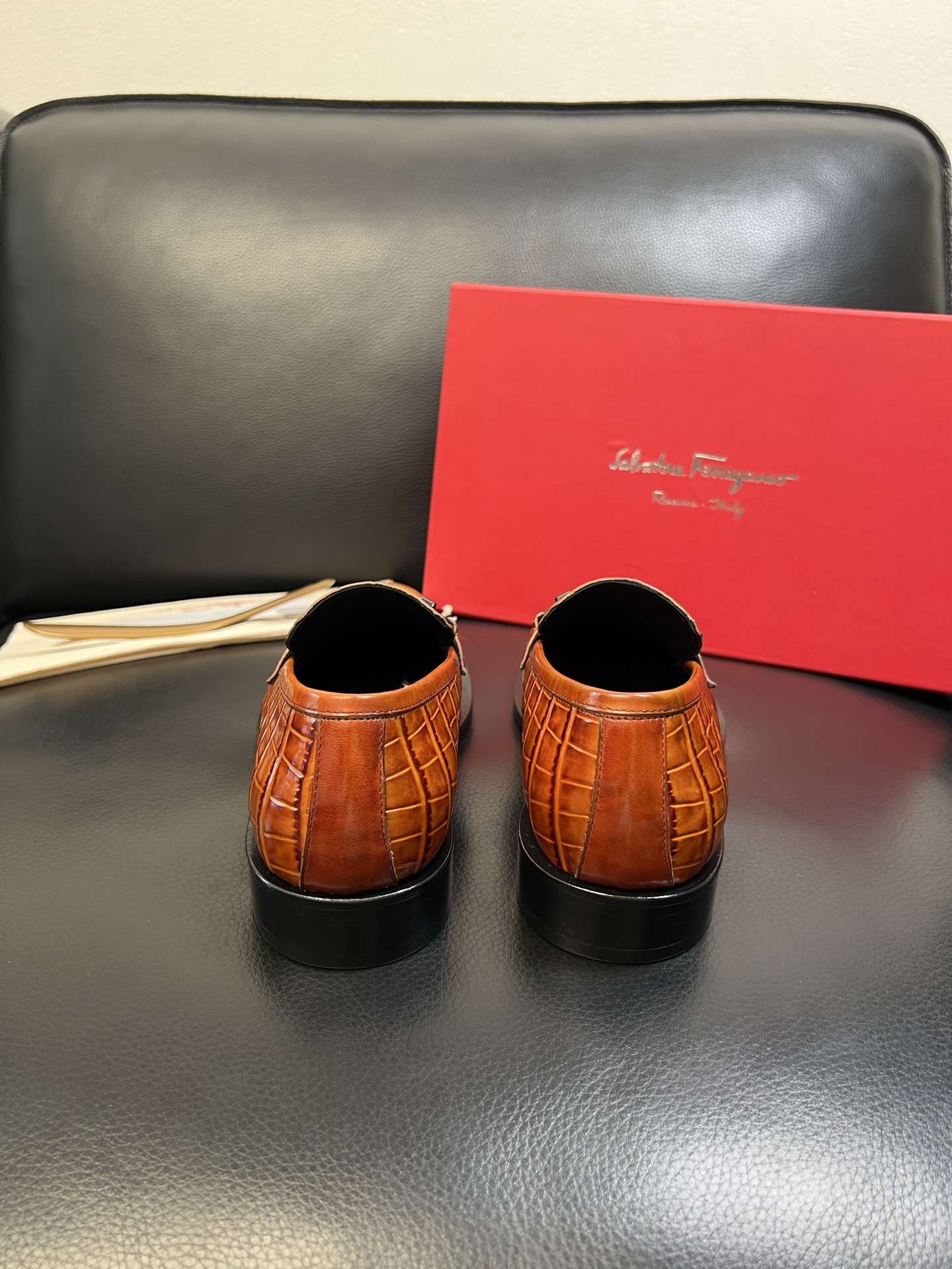 Ferragamo 高品质 顶级工艺品 菲拉格慕 专柜同步发售原厂配置，意大利进口原版牛皮，进口水染牛里