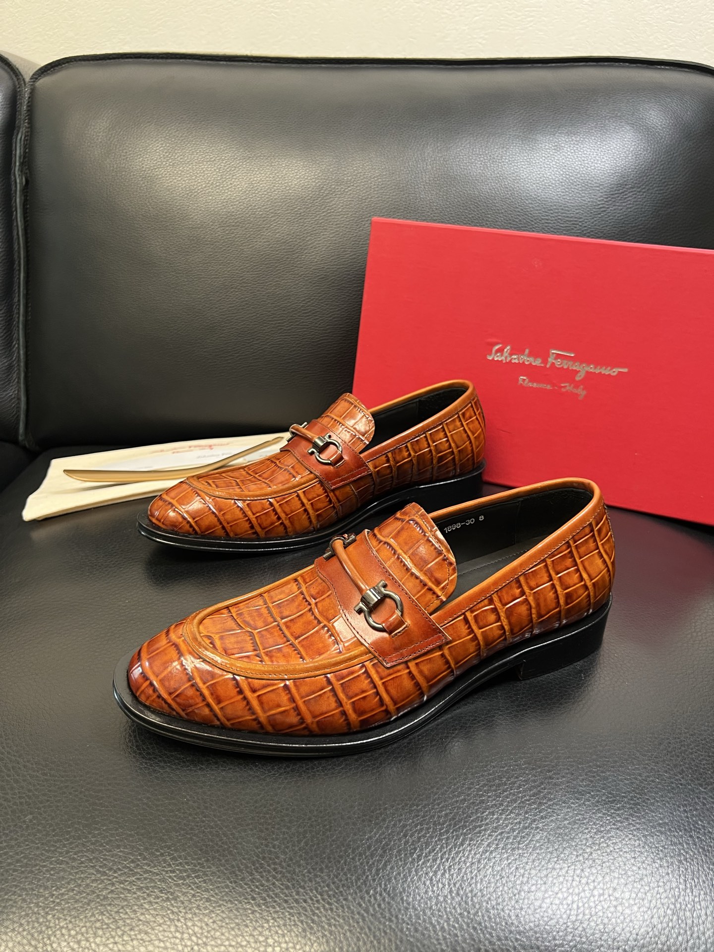 Ferragamo 高品质 顶级工艺品 菲拉格慕 专柜同步发售原厂配置，意大利进口原版牛皮，进口水染牛里