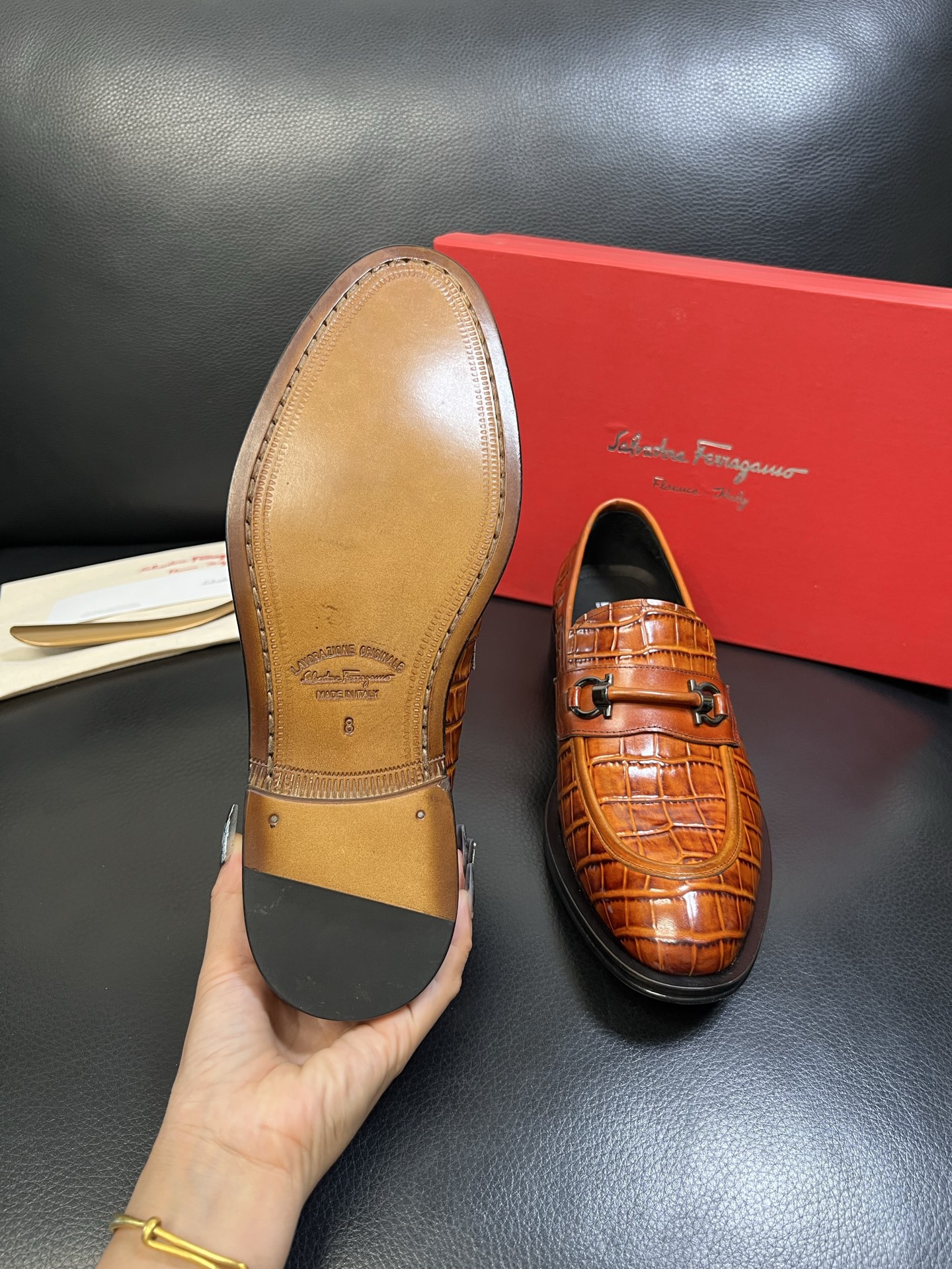 Ferragamo 高品质 顶级工艺品 菲拉格慕 专柜同步发售原厂配置，意大利进口原版牛皮，进口水染牛里