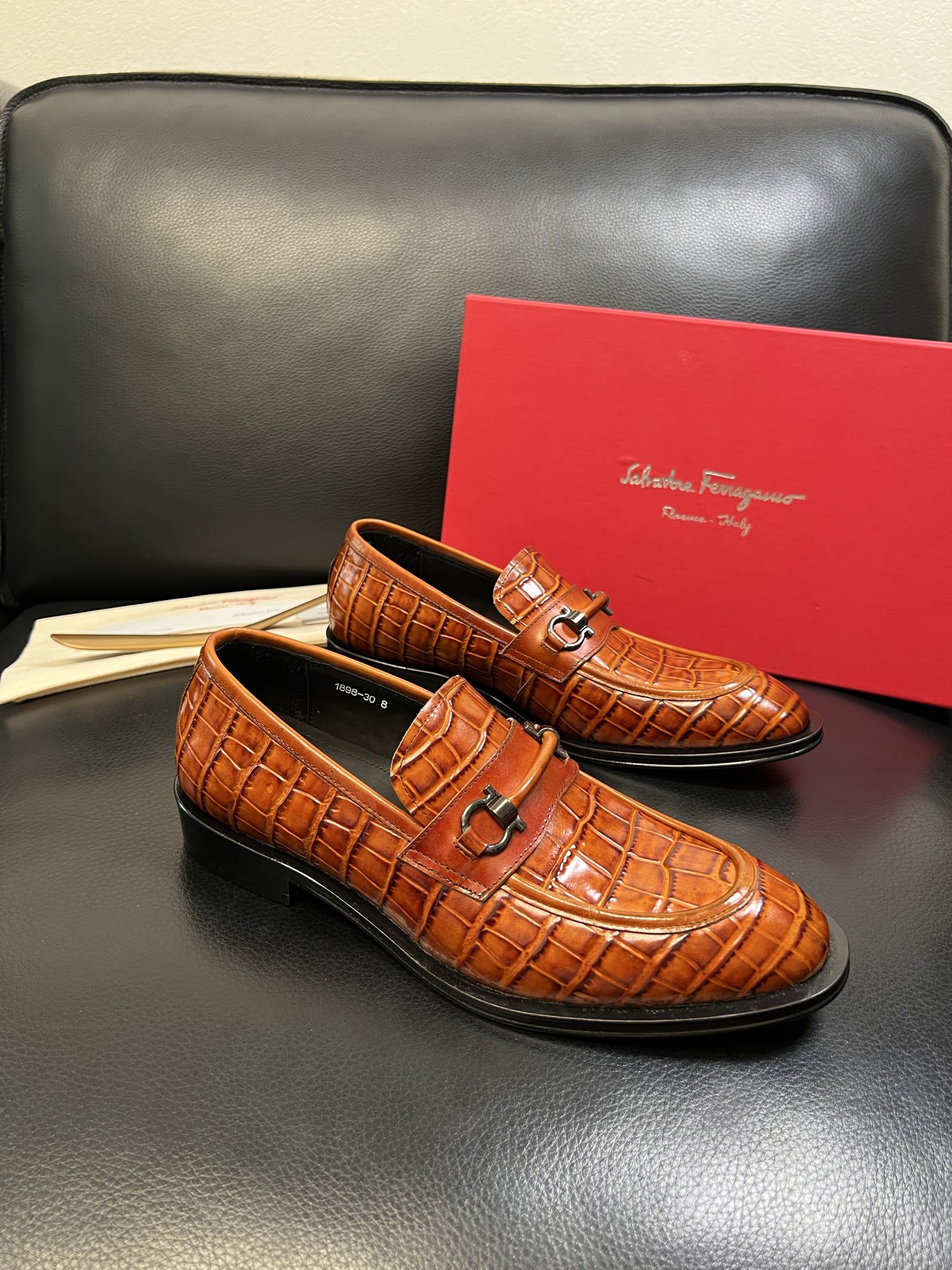 Ferragamo 高品质 顶级工艺品 菲拉格慕 专柜同步发售原厂配置，意大利进口原版牛皮，进口水染牛里