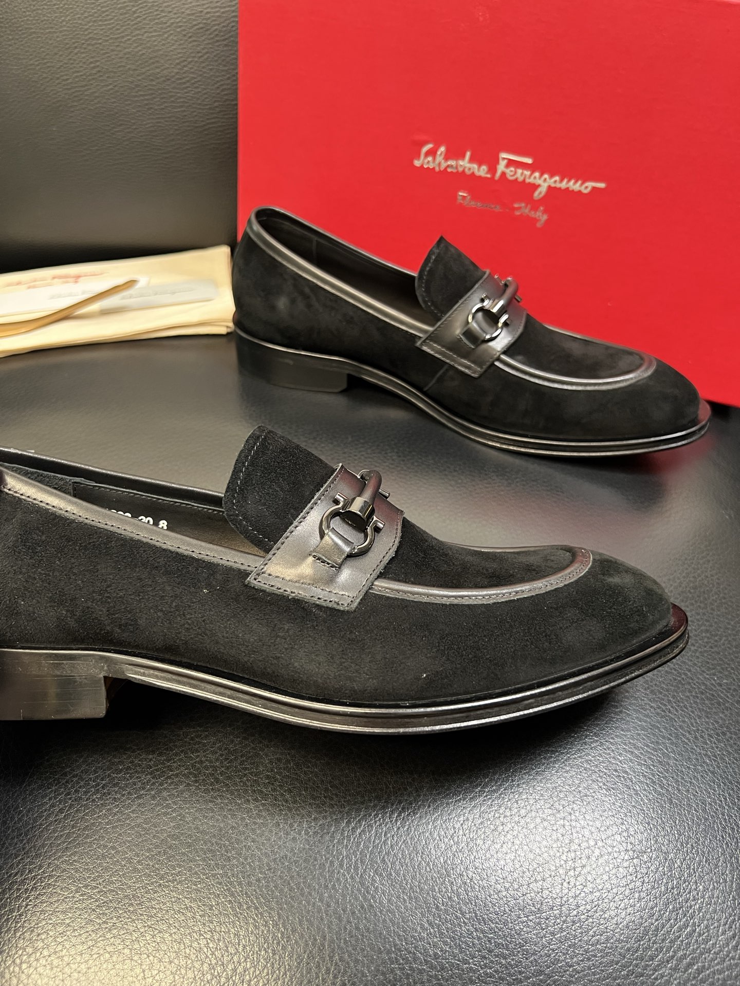 Ferragamo 高品质 顶级工艺品 菲拉格慕 专柜同步发售原厂配置，意大利进口原版牛皮，进口水染牛里