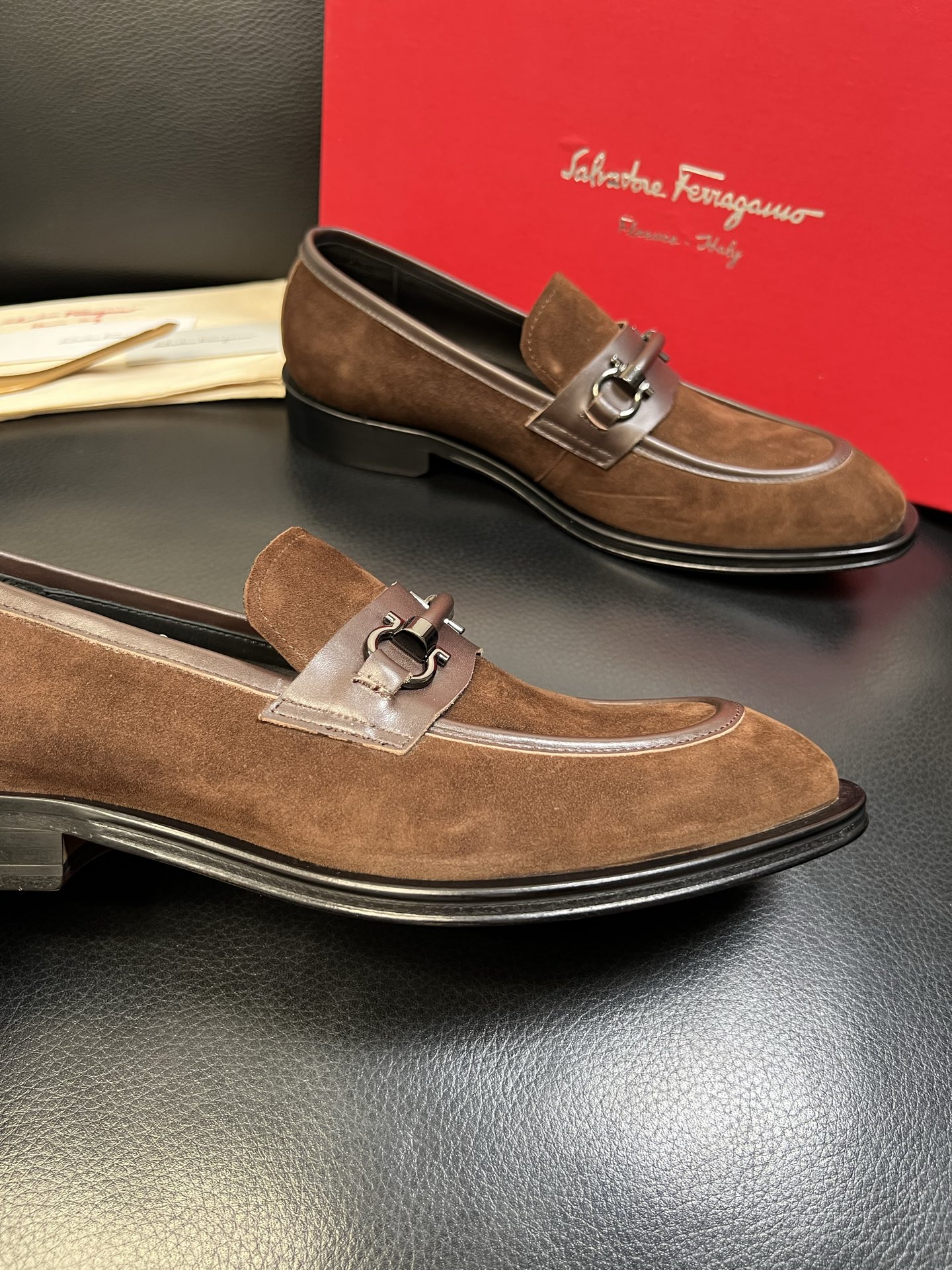 Ferragamo 高品质 顶级工艺品 菲拉格慕 专柜同步发售原厂配置，意大利进口原版牛皮，进口水染牛里