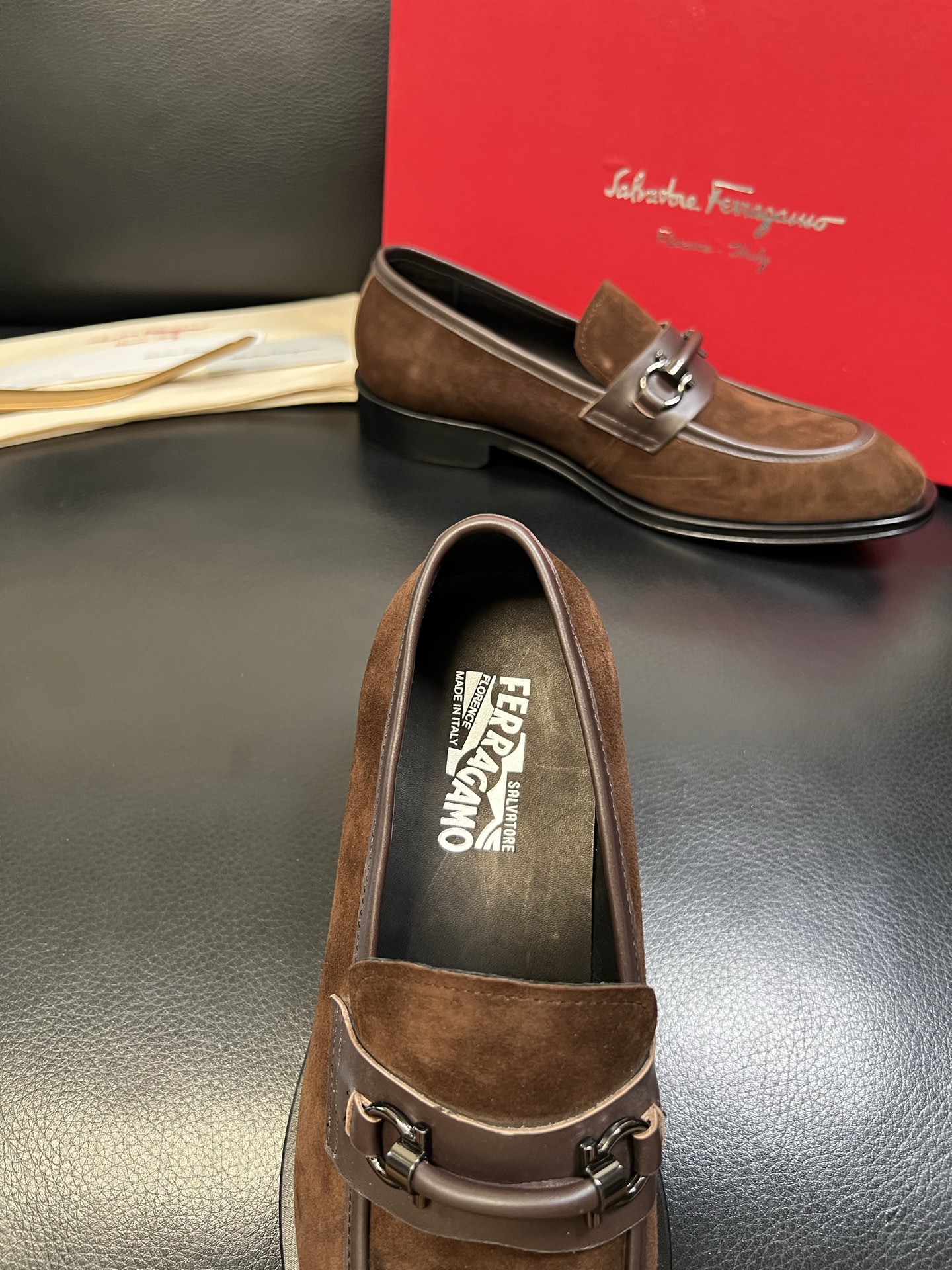 Ferragamo 高品质 顶级工艺品 菲拉格慕 专柜同步发售原厂配置，意大利进口原版牛皮，进口水染牛里