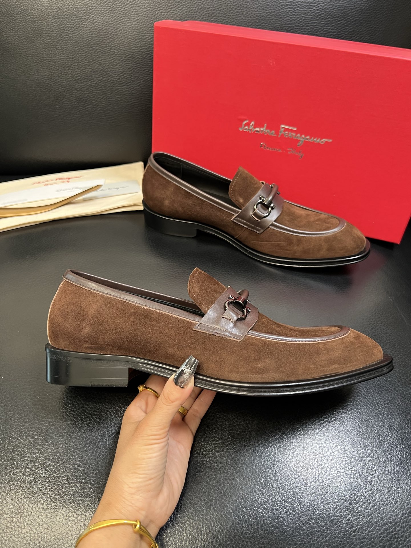 Ferragamo 高品质 顶级工艺品 菲拉格慕 专柜同步发售原厂配置，意大利进口原版牛皮，进口水染牛里