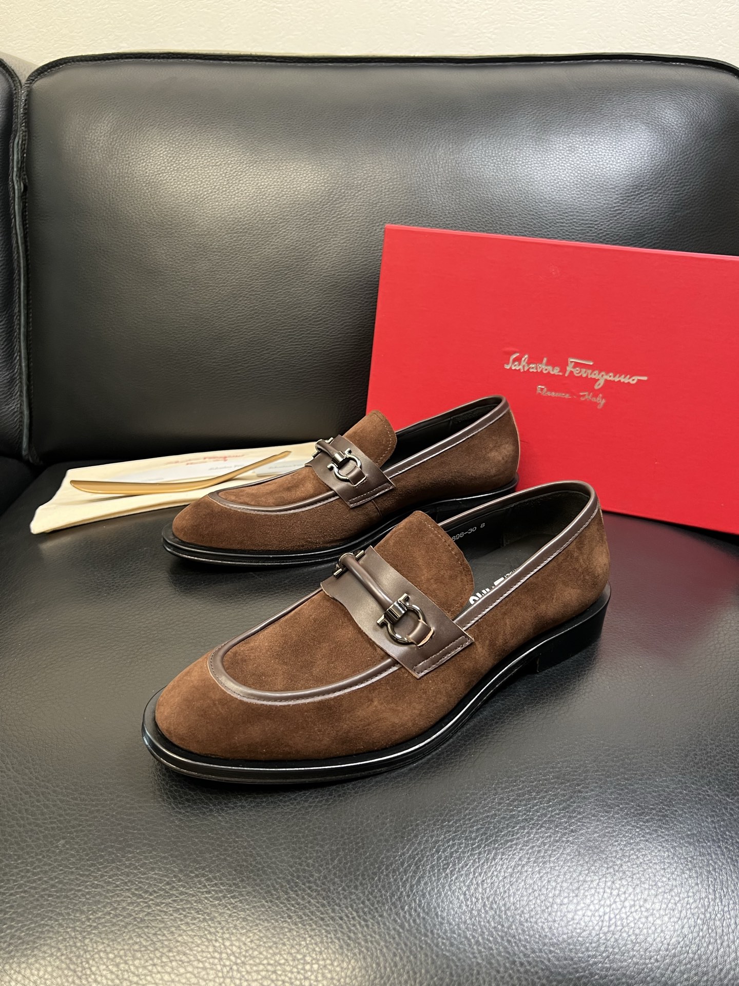 Ferragamo 高品质 顶级工艺品 菲拉格慕 专柜同步发售原厂配置，意大利进口原版牛皮，进口水染牛里