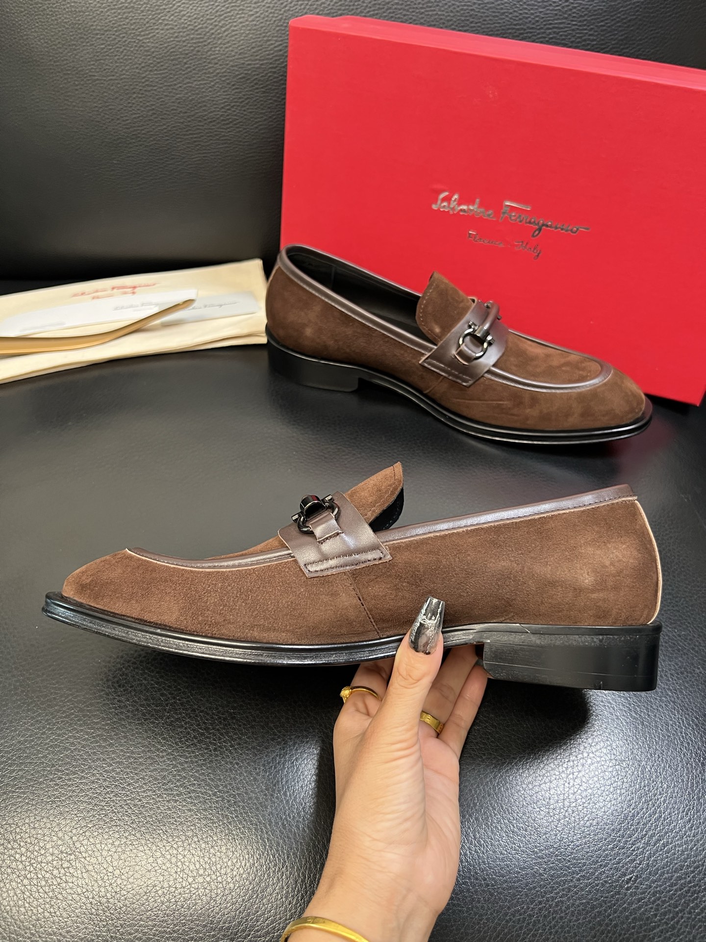 Ferragamo 高品质 顶级工艺品 菲拉格慕 专柜同步发售原厂配置，意大利进口原版牛皮，进口水染牛里