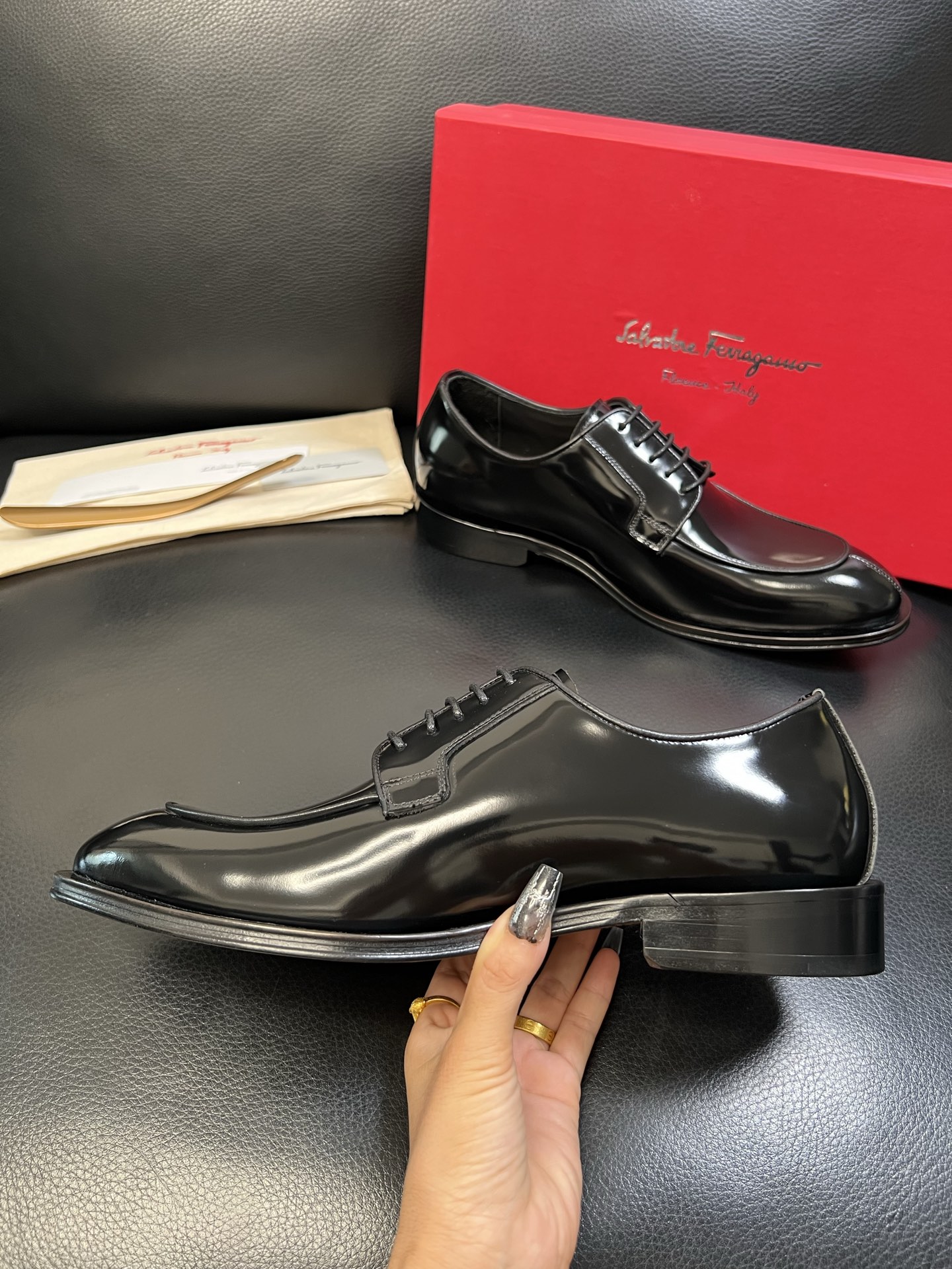 Ferragamo 高品质 顶级工艺品 菲拉格慕 专柜同步发售原厂配置，意大利进口原版牛皮，进口水染牛里