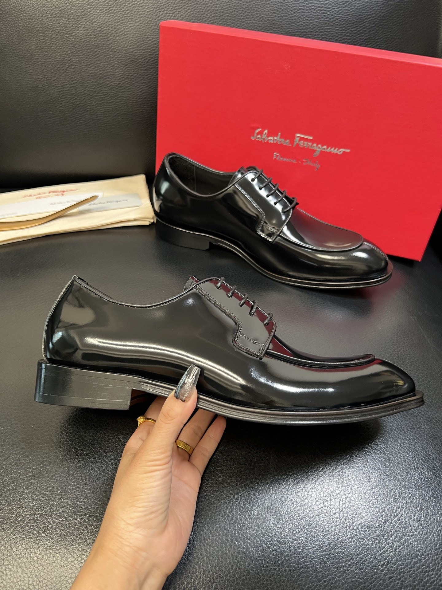 Ferragamo 高品质 顶级工艺品 菲拉格慕 专柜同步发售原厂配置，意大利进口原版牛皮，进口水染牛里