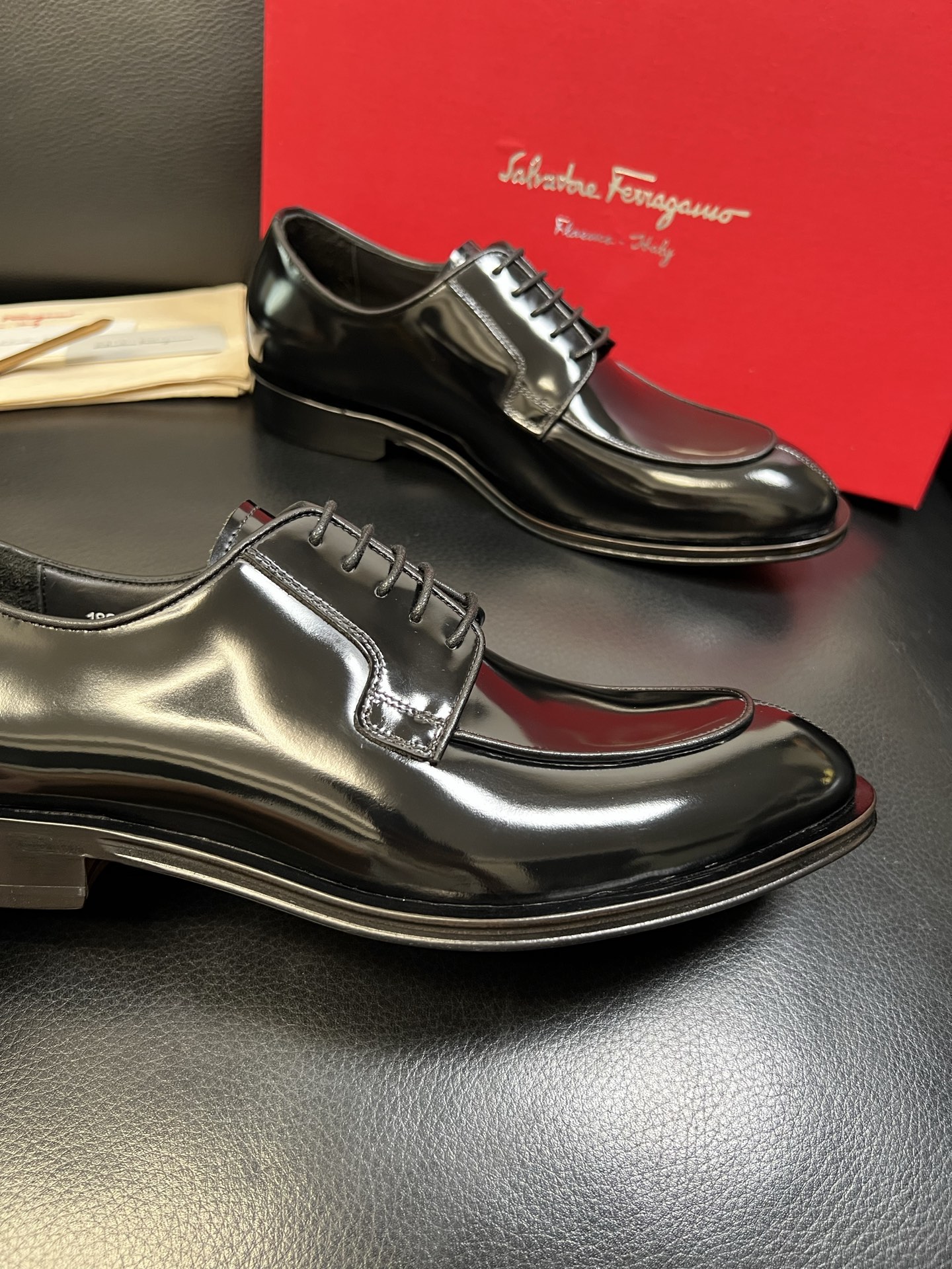 Ferragamo 高品质 顶级工艺品 菲拉格慕 专柜同步发售原厂配置，意大利进口原版牛皮，进口水染牛里