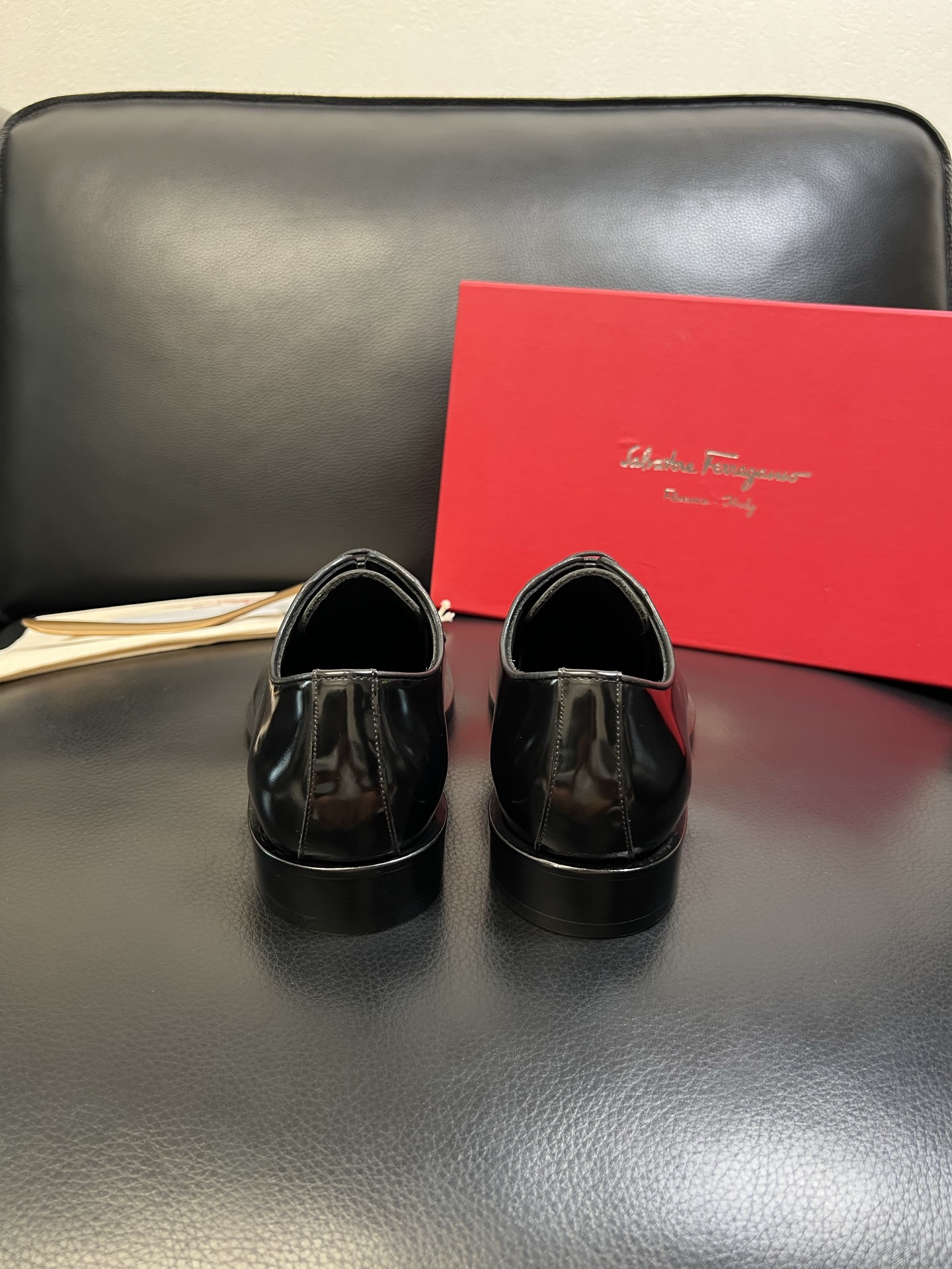 Ferragamo 高品质 顶级工艺品 菲拉格慕 专柜同步发售原厂配置，意大利进口原版牛皮，进口水染牛里