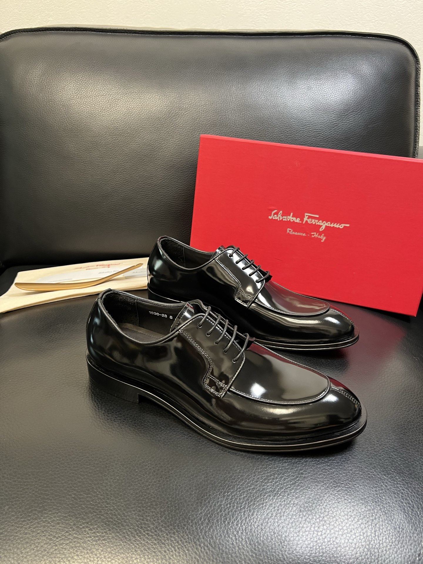 Ferragamo 高品质 顶级工艺品 菲拉格慕 专柜同步发售原厂配置，意大利进口原版牛皮，进口水染牛里