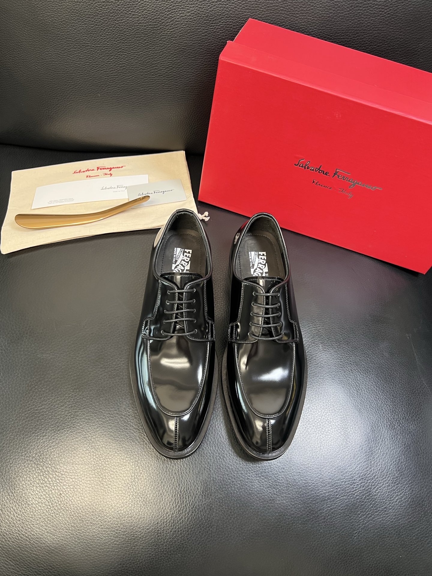 Ferragamo 高品质 顶级工艺品 菲拉格慕 专柜同步发售原厂配置，意大利进口原版牛皮，进口水染牛里