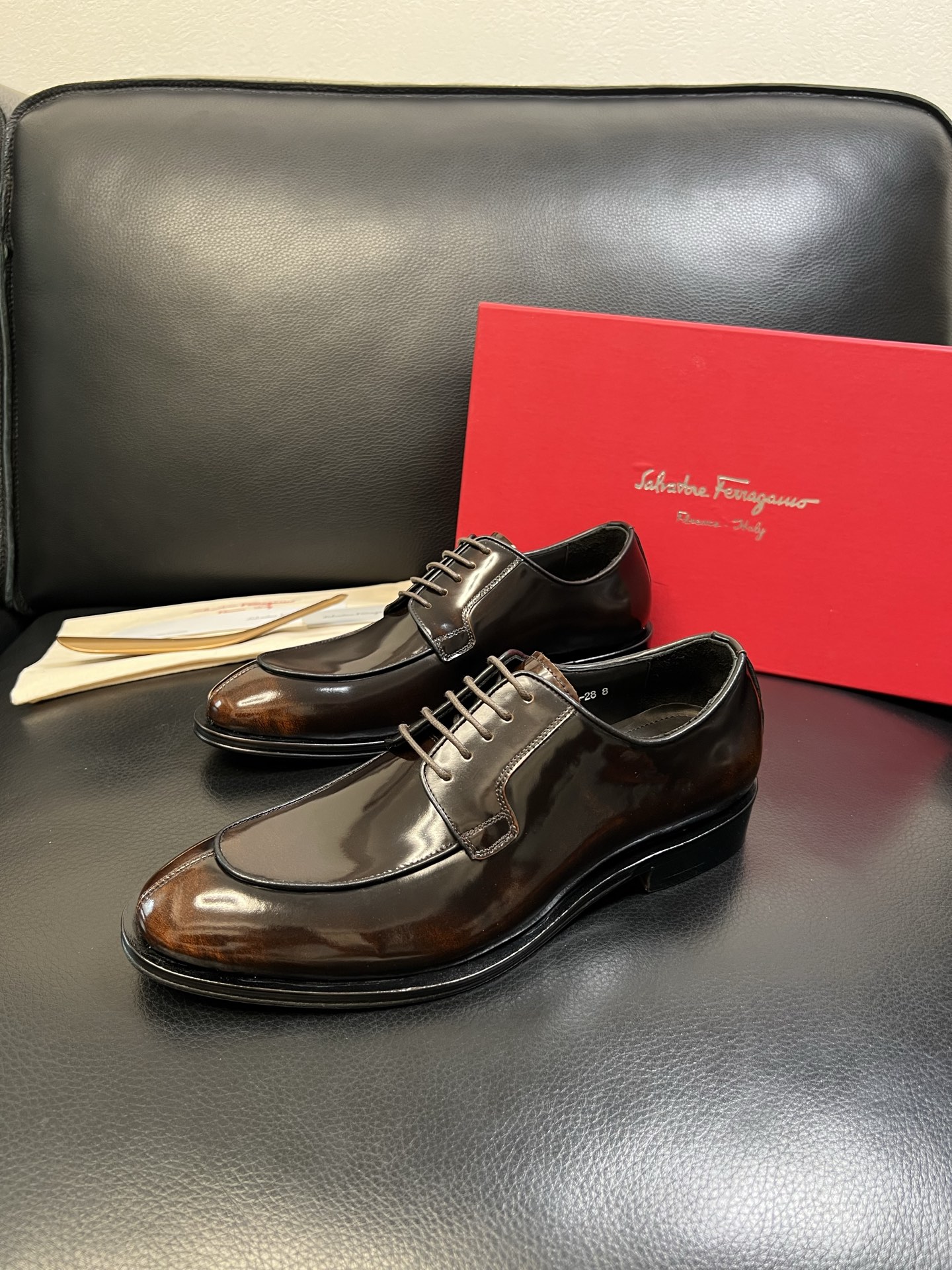 Ferragamo 高品质 顶级工艺品 菲拉格慕 专柜同步发售原厂配置，意大利进口原版牛皮，进口水染牛里