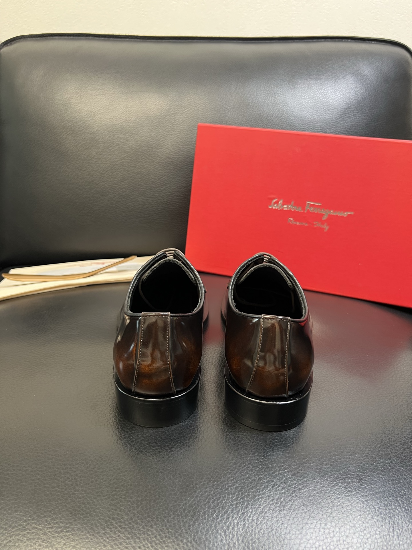 Ferragamo 高品质 顶级工艺品 菲拉格慕 专柜同步发售原厂配置，意大利进口原版牛皮，进口水染牛里