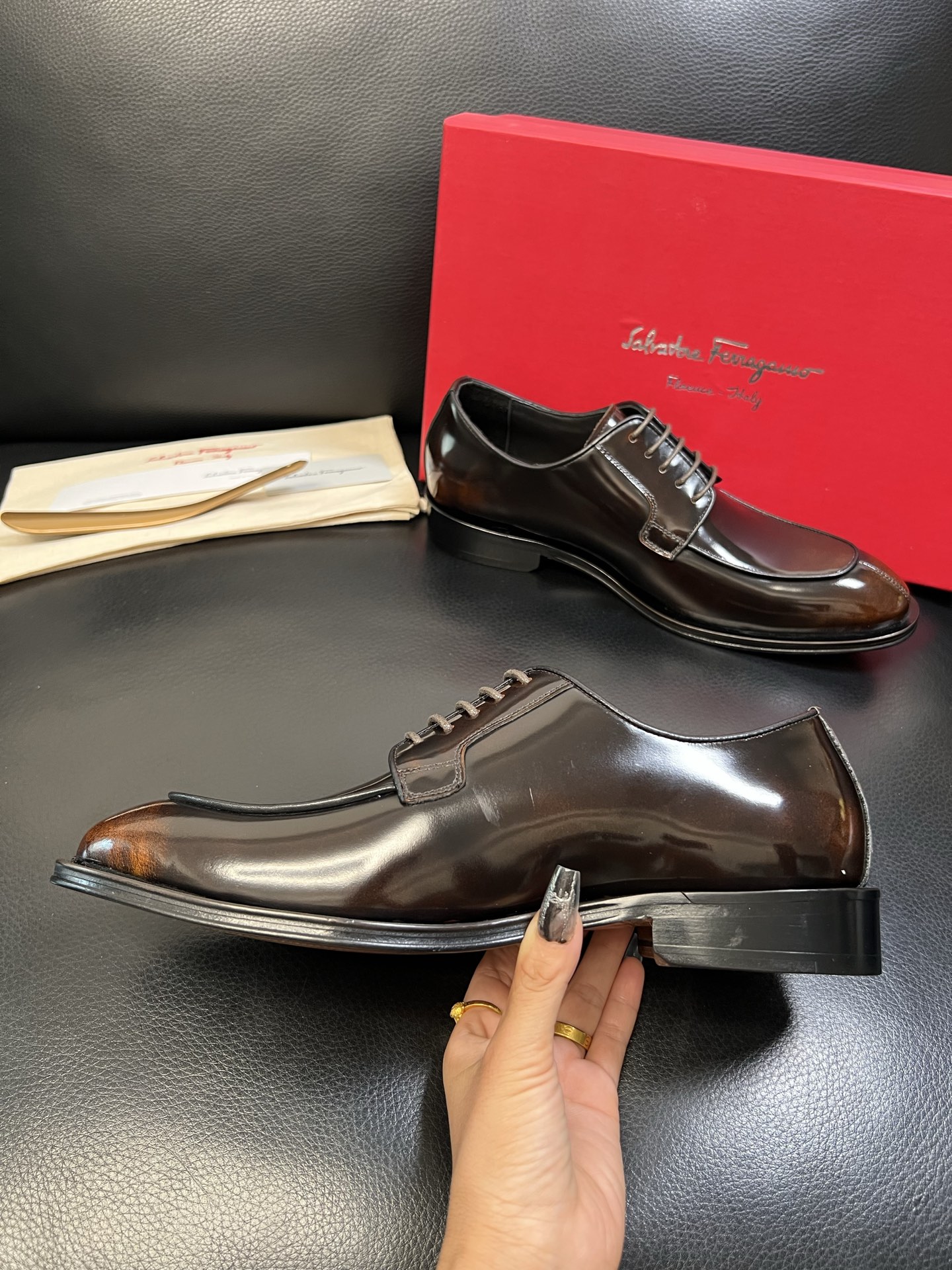 Ferragamo 高品质 顶级工艺品 菲拉格慕 专柜同步发售原厂配置，意大利进口原版牛皮，进口水染牛里