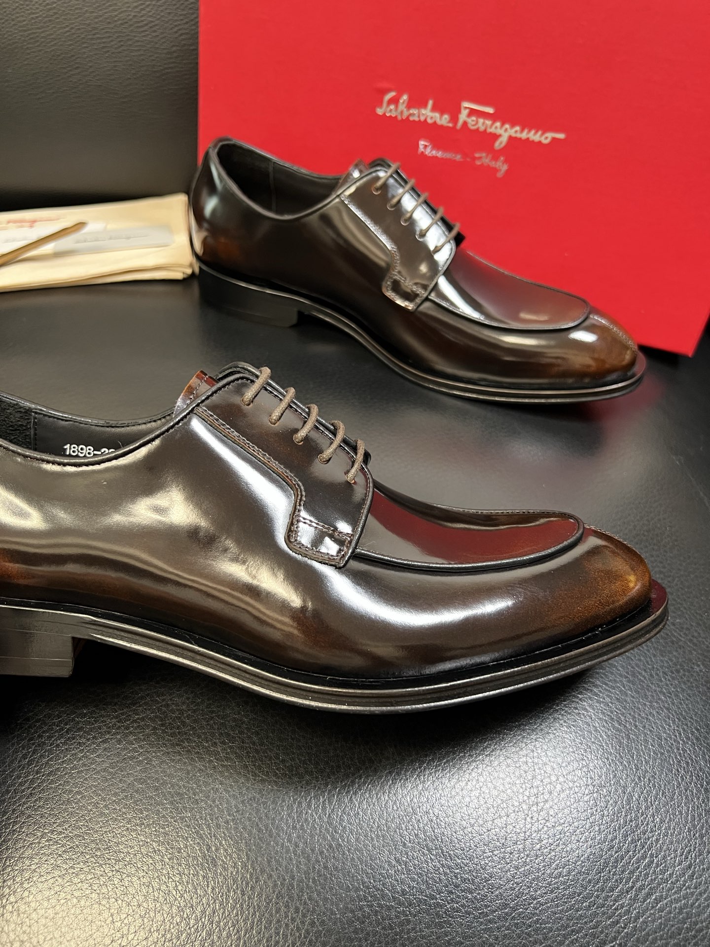 Ferragamo 高品质 顶级工艺品 菲拉格慕 专柜同步发售原厂配置，意大利进口原版牛皮，进口水染牛里