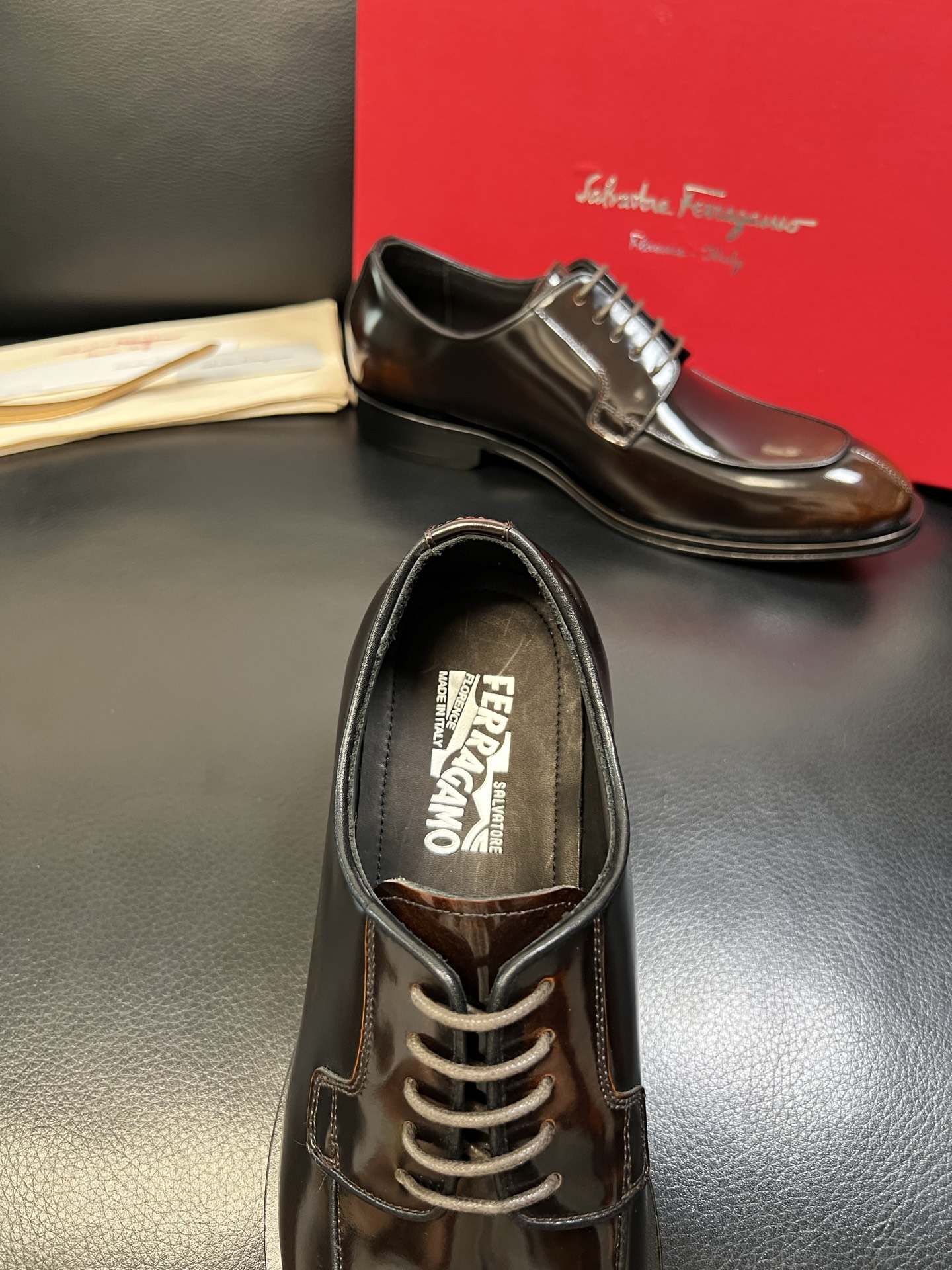 Ferragamo 高品质 顶级工艺品 菲拉格慕 专柜同步发售原厂配置，意大利进口原版牛皮，进口水染牛里