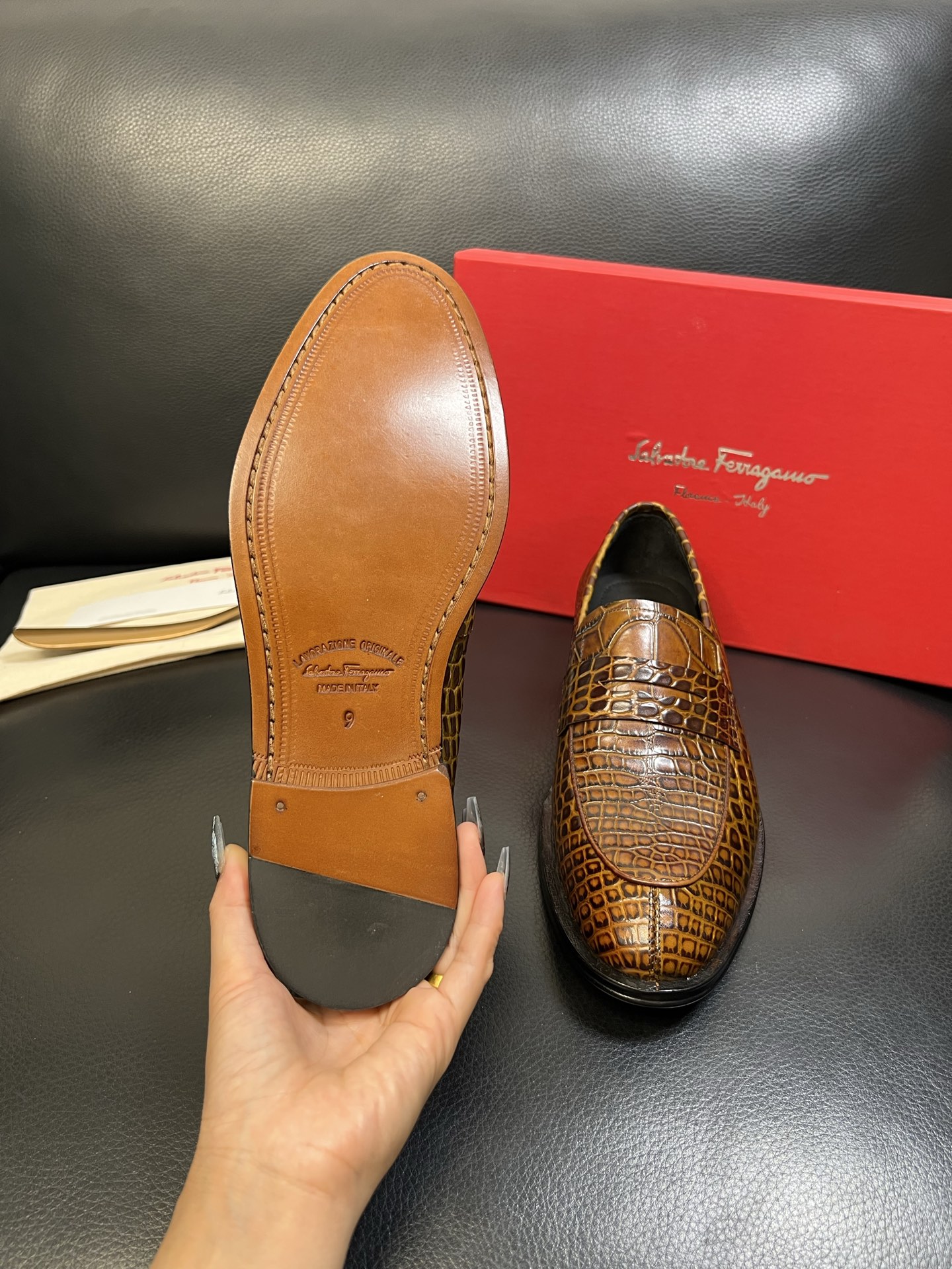 Ferragamo 高品质 顶级工艺品 菲拉格慕 专柜同步发售原厂配置，意大利进口原版牛皮，进口水染牛里