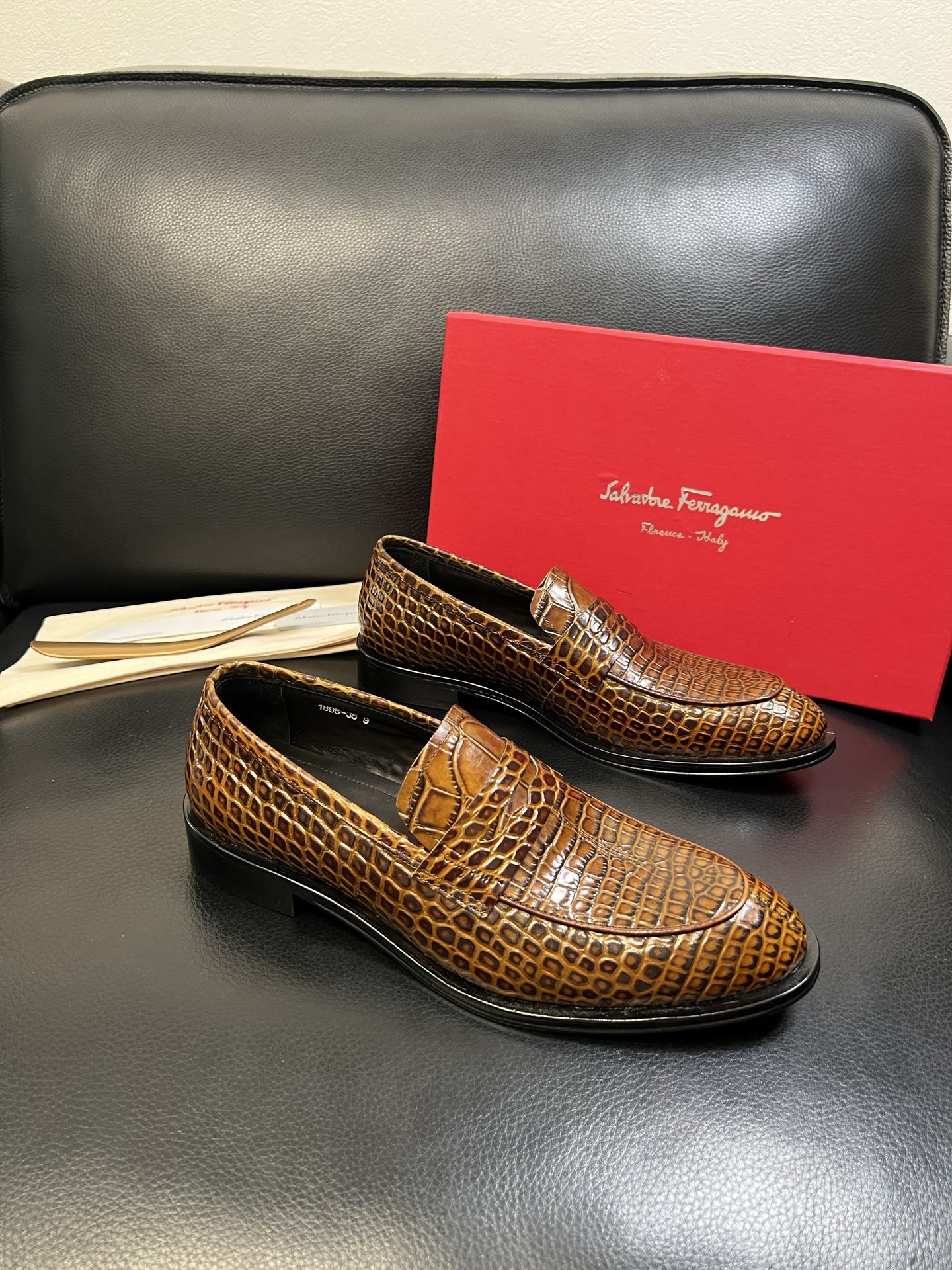 Ferragamo 高品质 顶级工艺品 菲拉格慕 专柜同步发售原厂配置，意大利进口原版牛皮，进口水染牛里