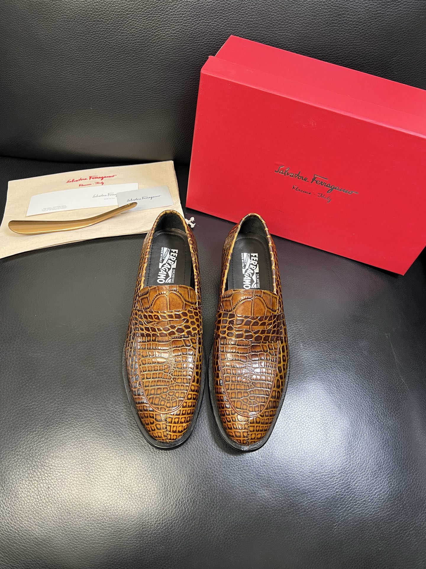 Ferragamo 高品质 顶级工艺品 菲拉格慕 专柜同步发售原厂配置，意大利进口原版牛皮，进口水染牛里