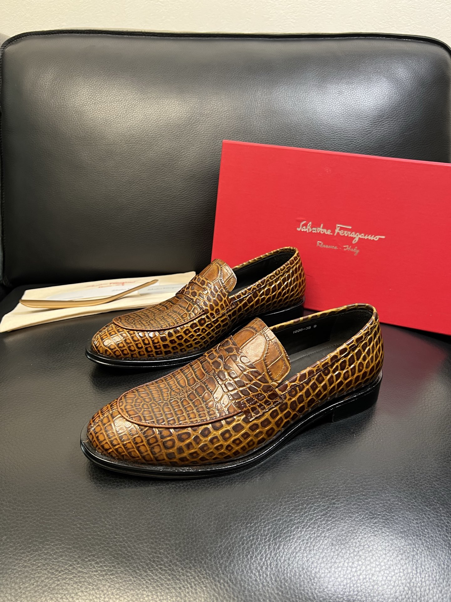 Ferragamo 高品质 顶级工艺品 菲拉格慕 专柜同步发售原厂配置，意大利进口原版牛皮，进口水染牛里