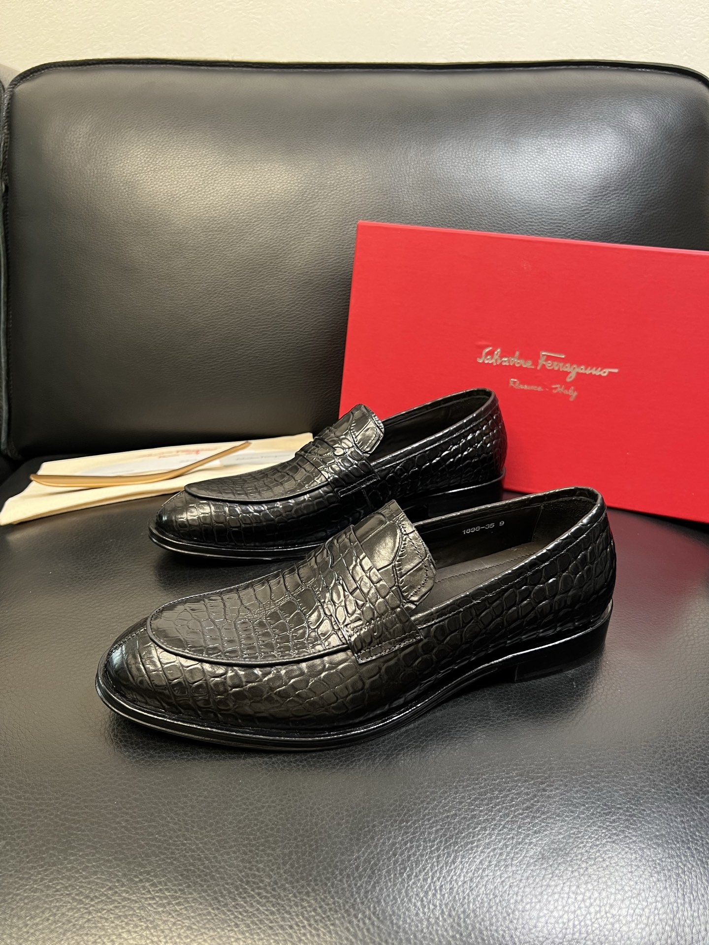 Ferragamo 高品质 顶级工艺品 菲拉格慕 专柜同步发售原厂配置，意大利进口原版牛皮，进口水染牛里