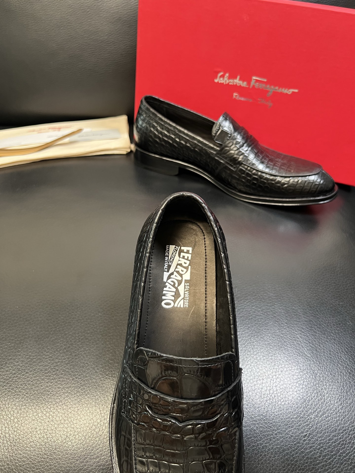 Ferragamo 高品质 顶级工艺品 菲拉格慕 专柜同步发售原厂配置，意大利进口原版牛皮，进口水染牛里