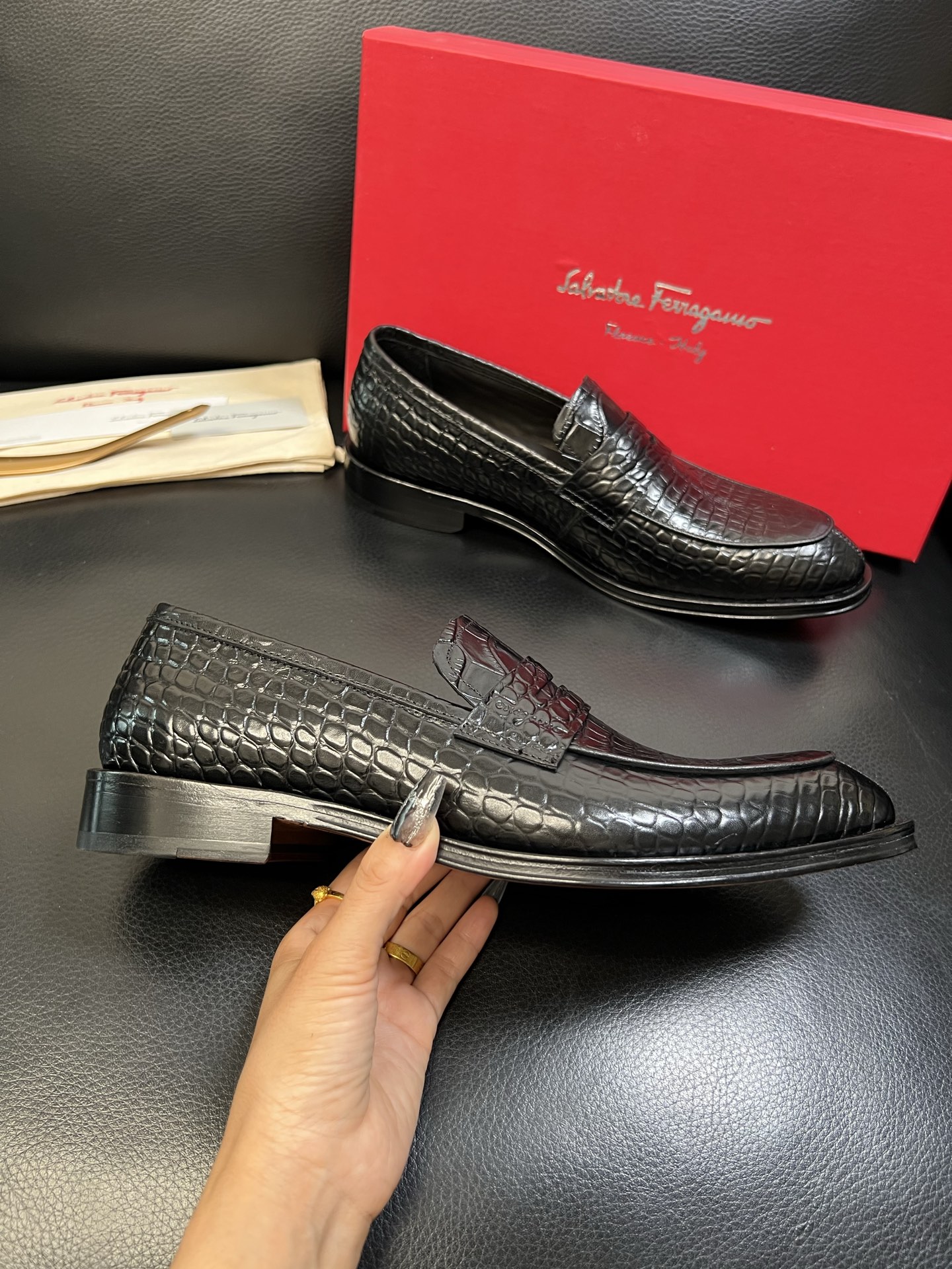 Ferragamo 高品质 顶级工艺品 菲拉格慕 专柜同步发售原厂配置，意大利进口原版牛皮，进口水染牛里