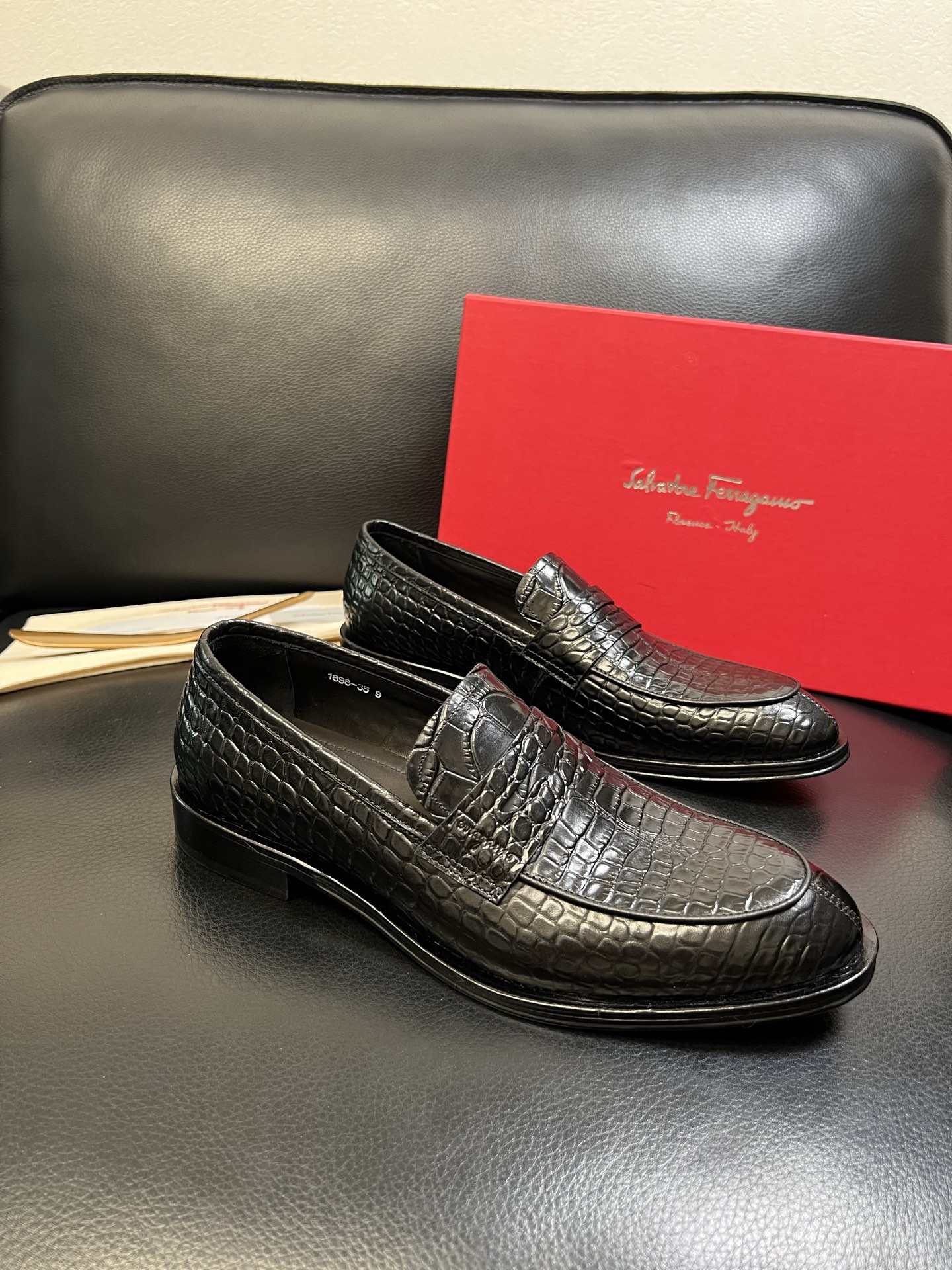 Ferragamo 高品质 顶级工艺品 菲拉格慕 专柜同步发售原厂配置，意大利进口原版牛皮，进口水染牛里