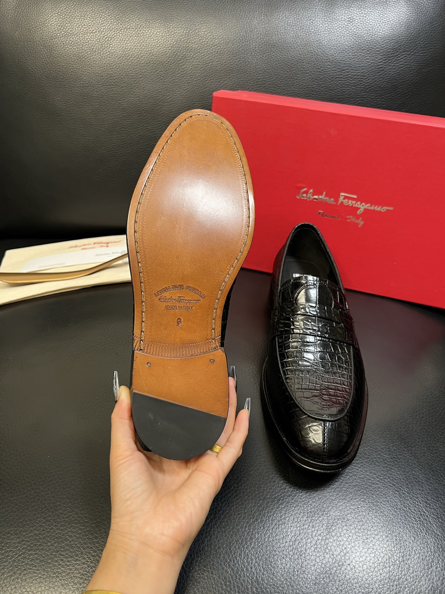 Ferragamo 高品质 顶级工艺品 菲拉格慕 专柜同步发售原厂配置，意大利进口原版牛皮，进口水染牛里