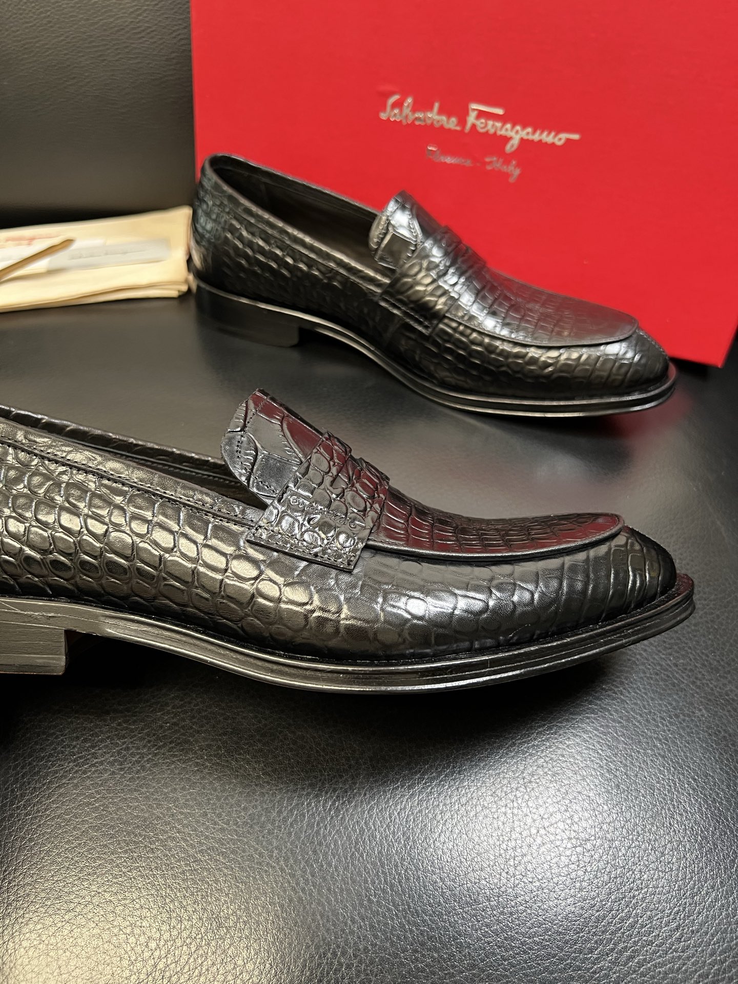 Ferragamo 高品质 顶级工艺品 菲拉格慕 专柜同步发售原厂配置，意大利进口原版牛皮，进口水染牛里