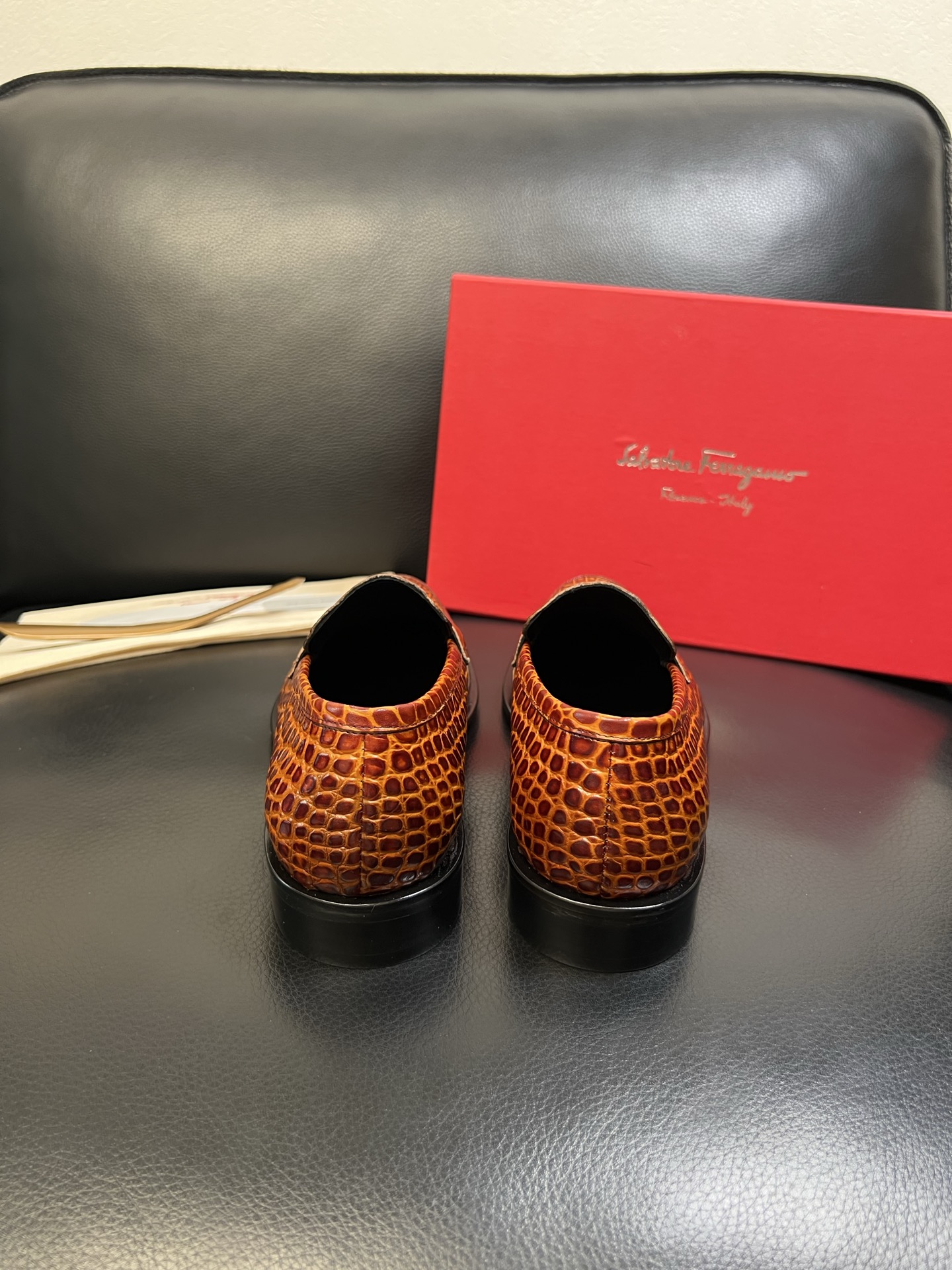 Ferragamo 高品质 顶级工艺品 菲拉格慕 专柜同步发售原厂配置，意大利进口原版牛皮，进口水染牛里