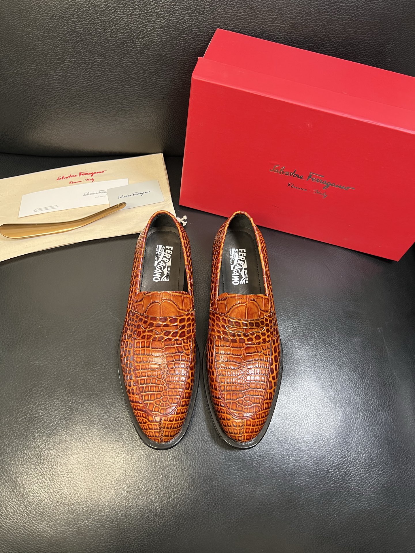 Ferragamo 高品质 顶级工艺品 菲拉格慕 专柜同步发售原厂配置，意大利进口原版牛皮，进口水染牛里