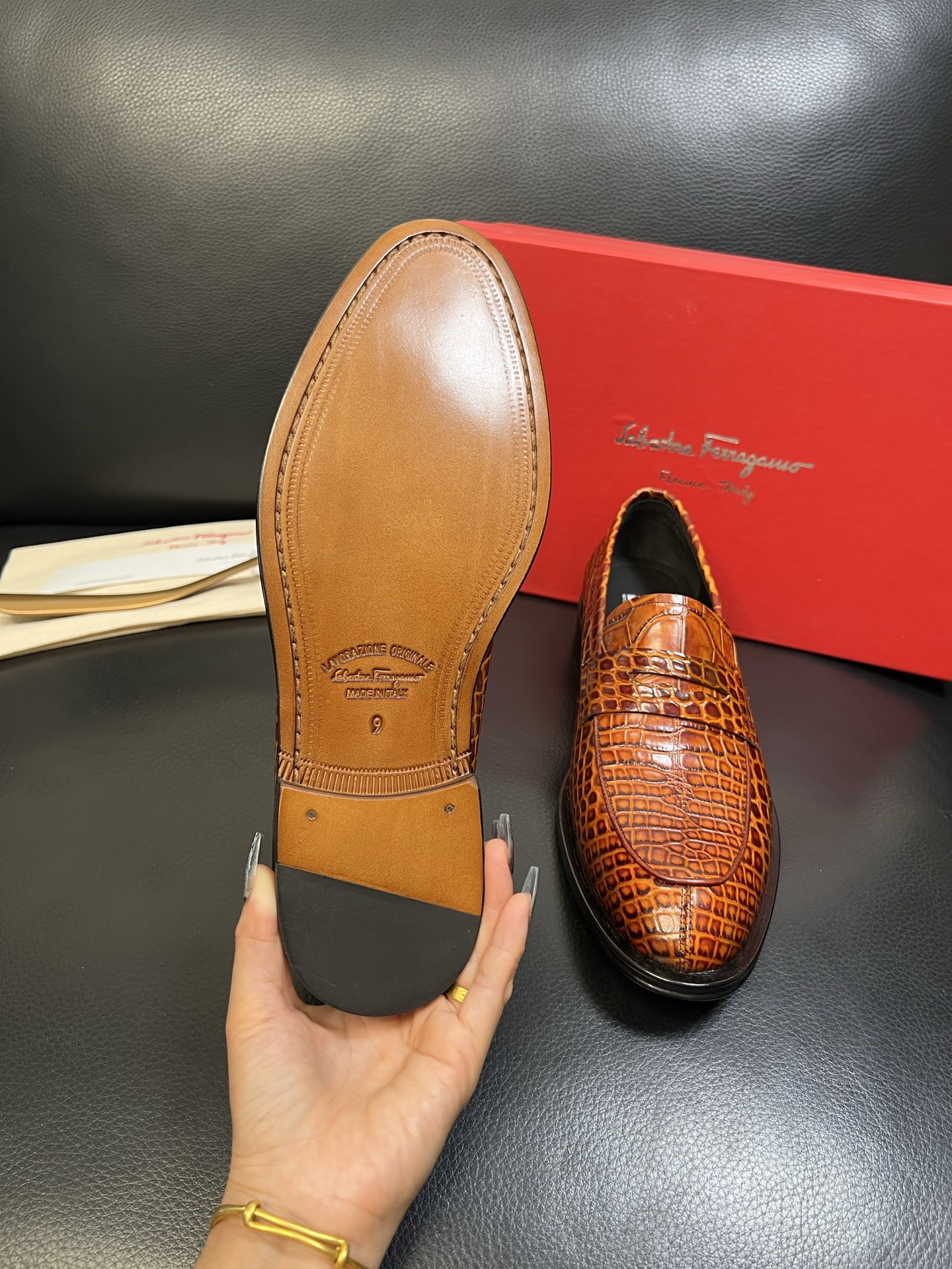 Ferragamo 高品质 顶级工艺品 菲拉格慕 专柜同步发售原厂配置，意大利进口原版牛皮，进口水染牛里