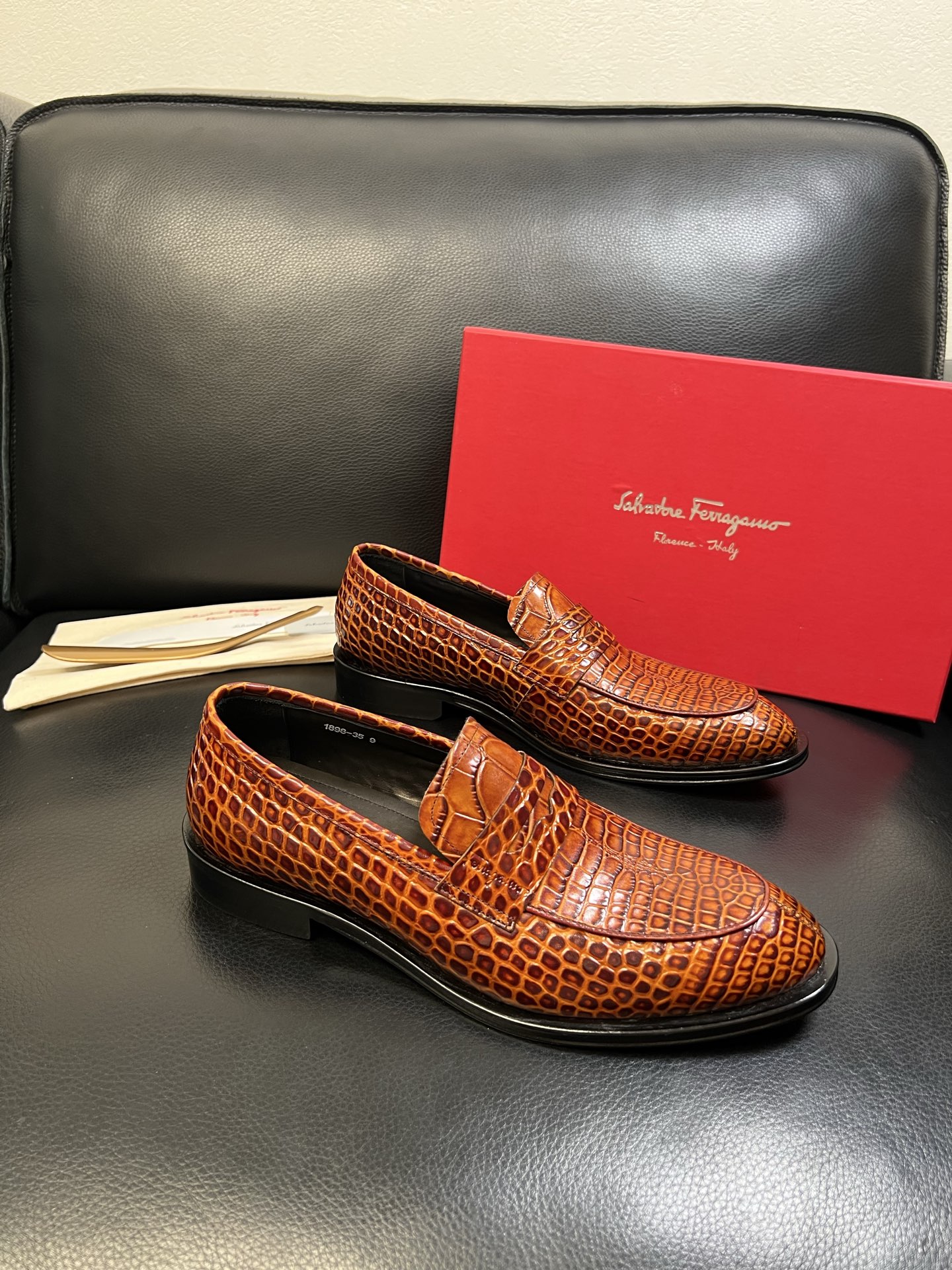 Ferragamo 高品质 顶级工艺品 菲拉格慕 专柜同步发售原厂配置，意大利进口原版牛皮，进口水染牛里